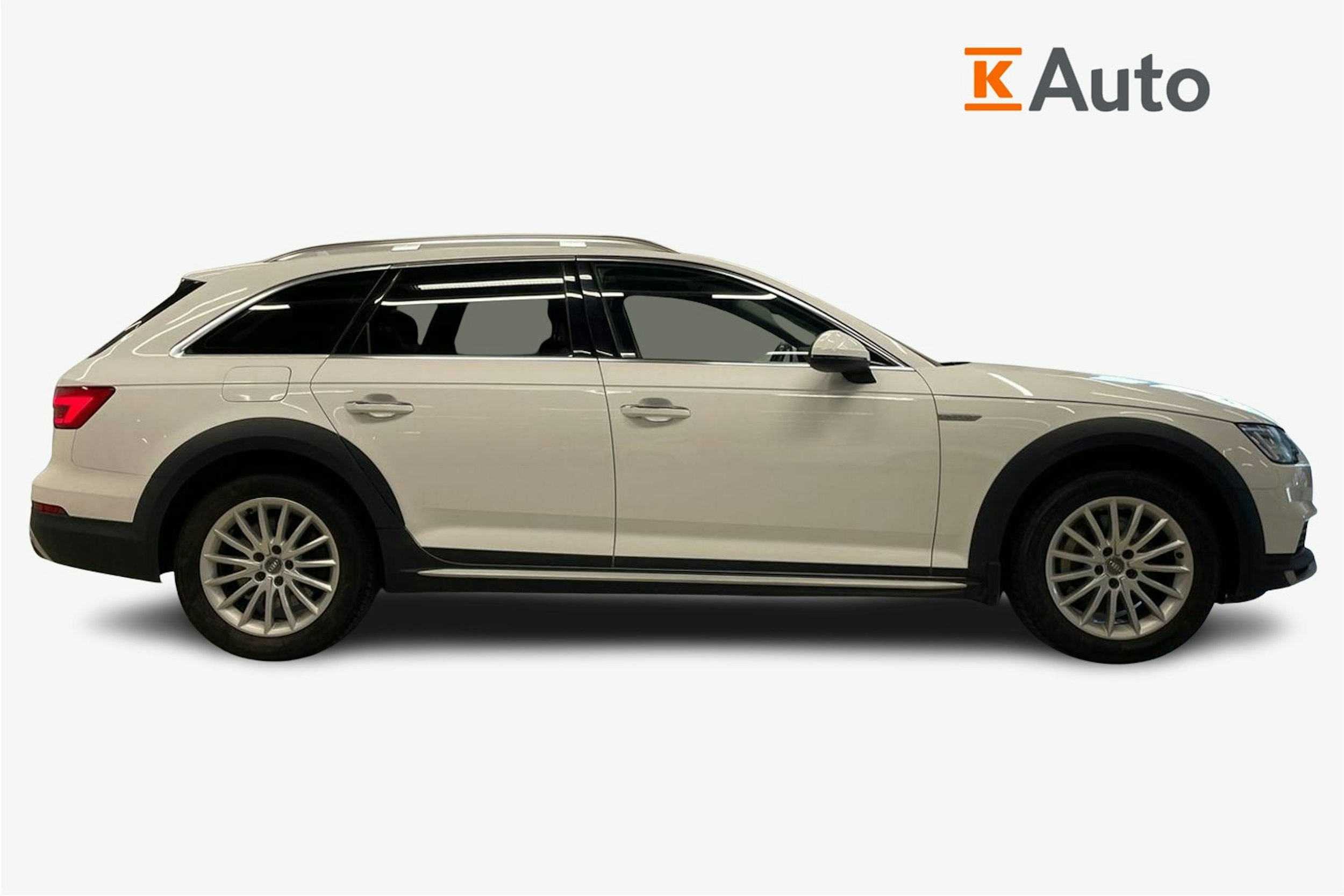 Valkoinen Audi A4 allroad quattro 2017 kuva 6.