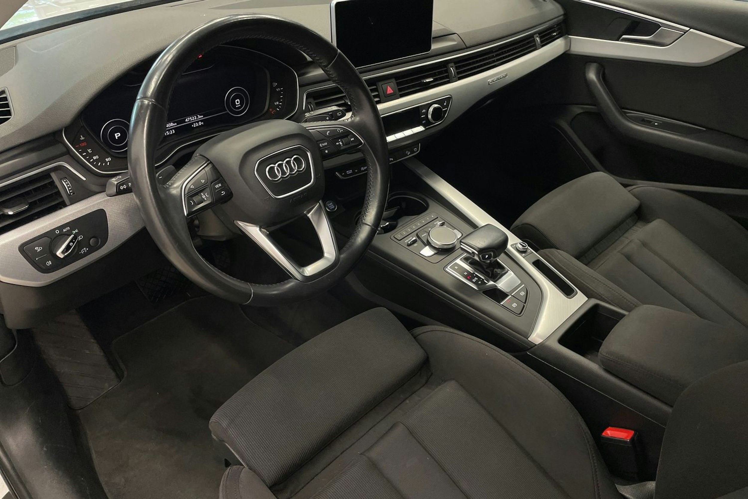 Valkoinen Audi A4 allroad quattro 2017 kuva 7.