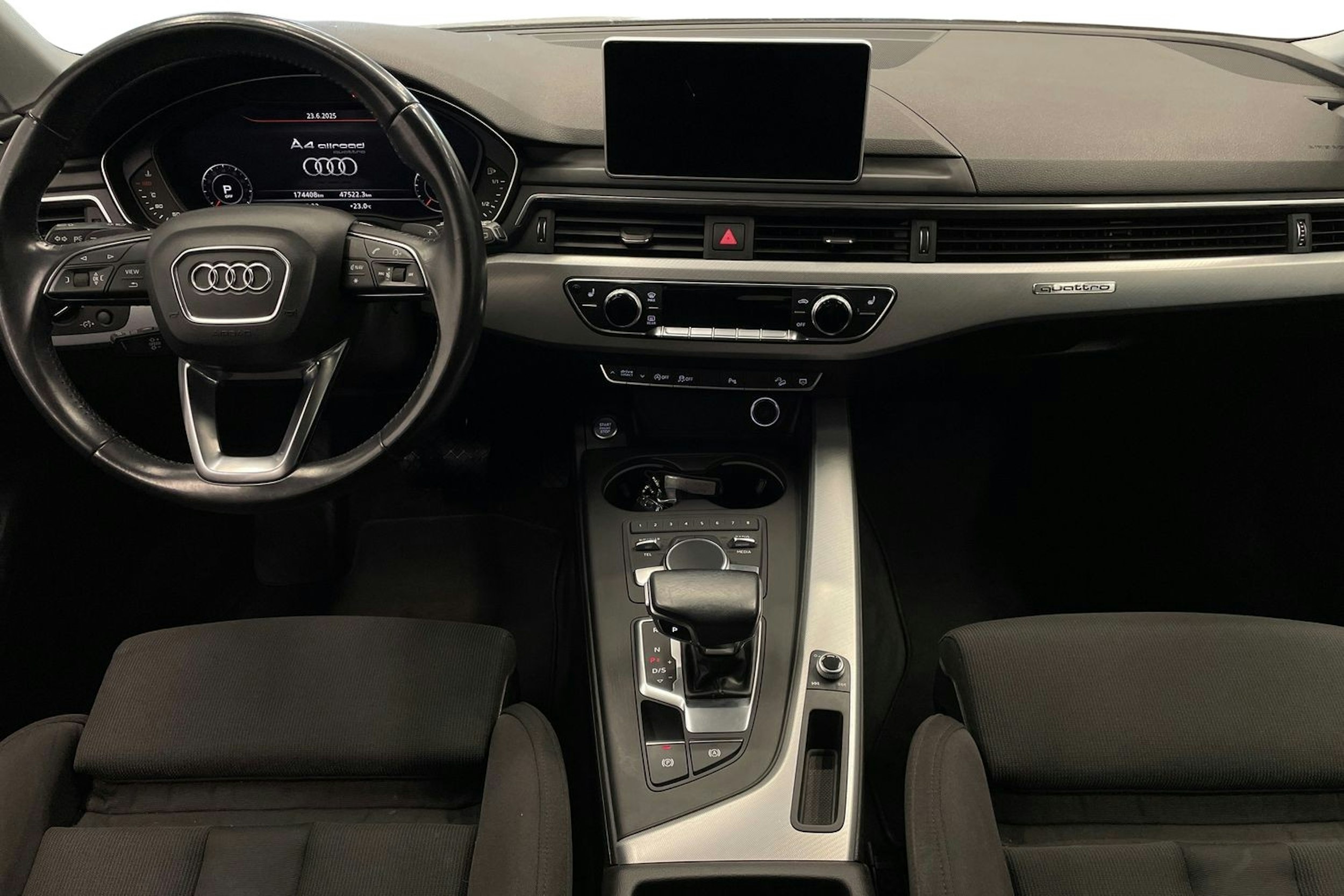 Valkoinen Audi A4 allroad quattro 2017 kuva 9.