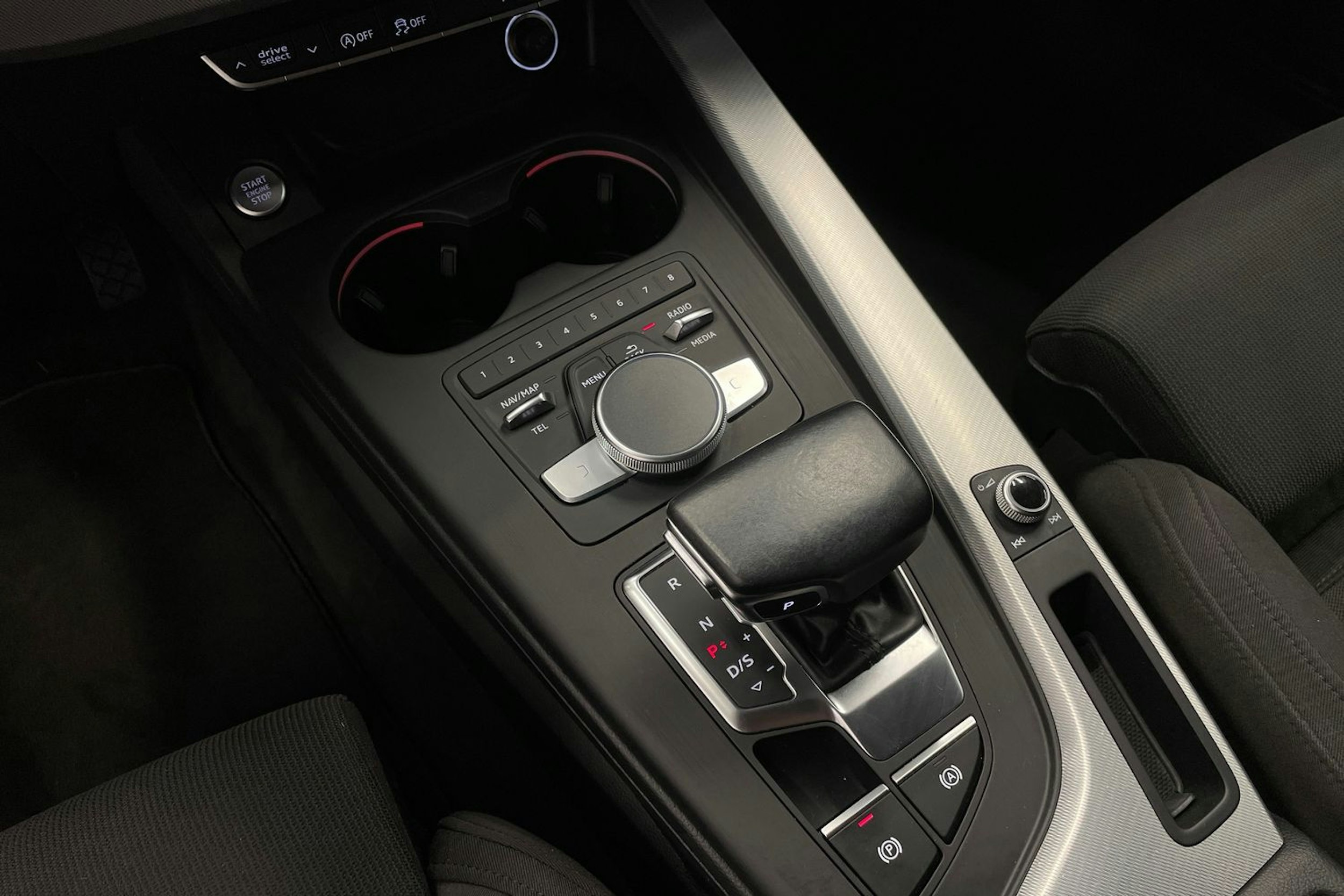 Valkoinen Audi A4 allroad quattro 2017 kuva 21.