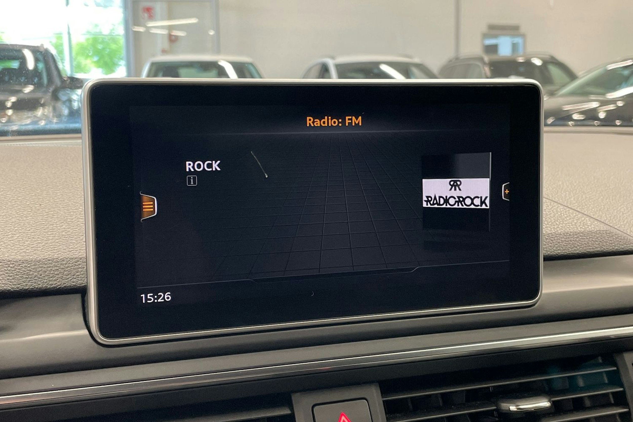 Valkoinen Audi A4 allroad quattro 2017 kuva 23.