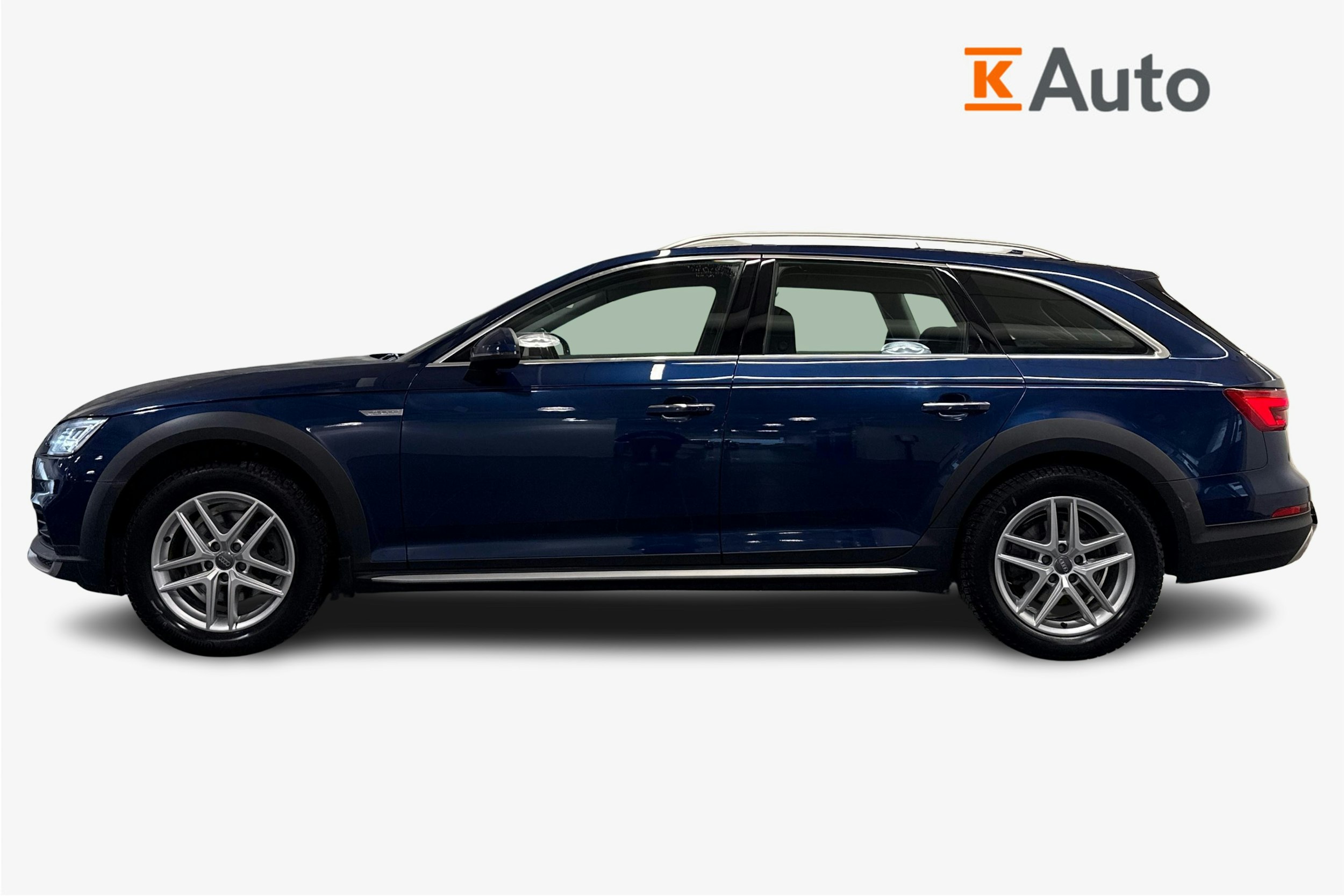 Sininen Audi A4 allroad quattro 2017 kuva 6.