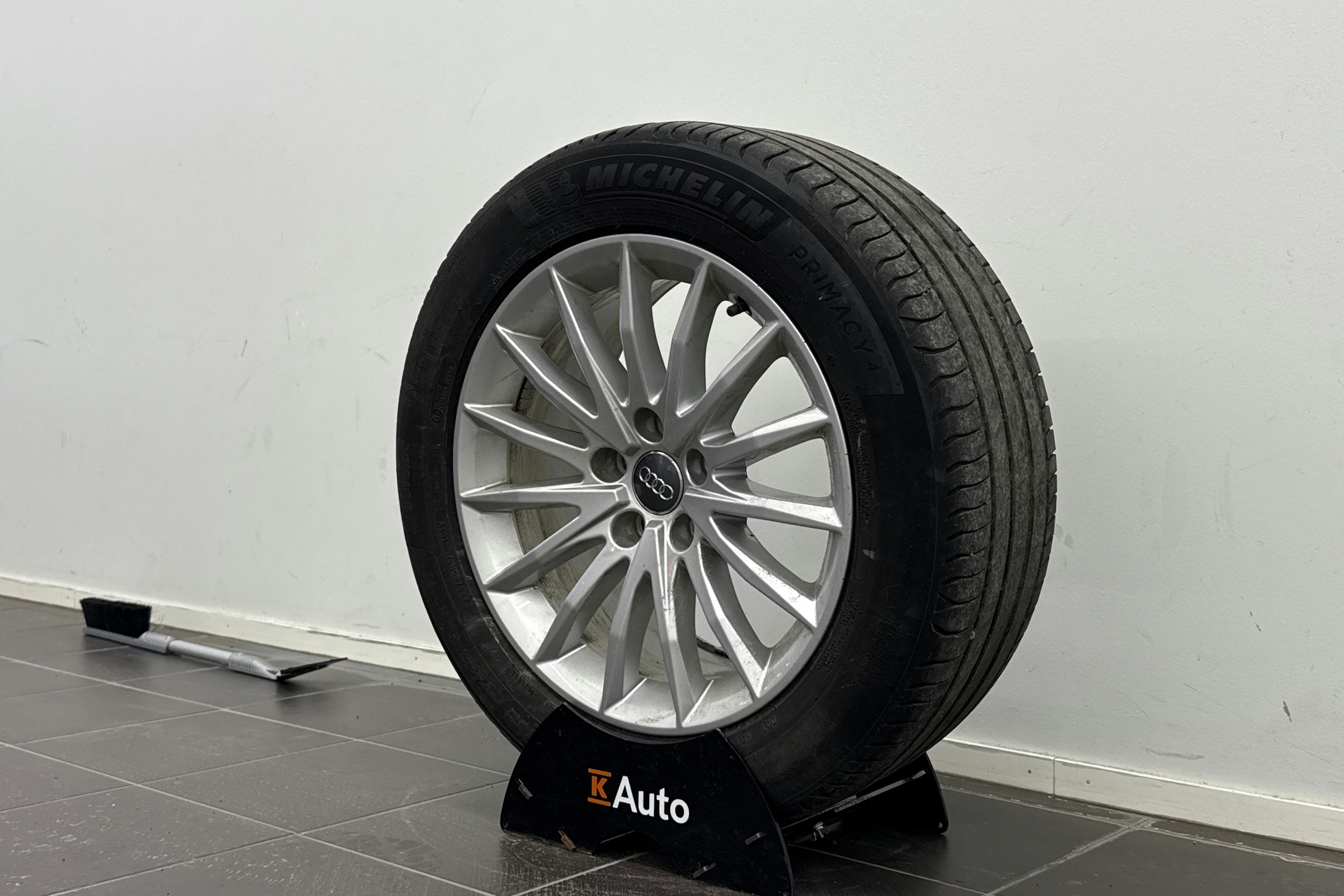 Sininen Audi A4 allroad quattro 2017 kuva 13.