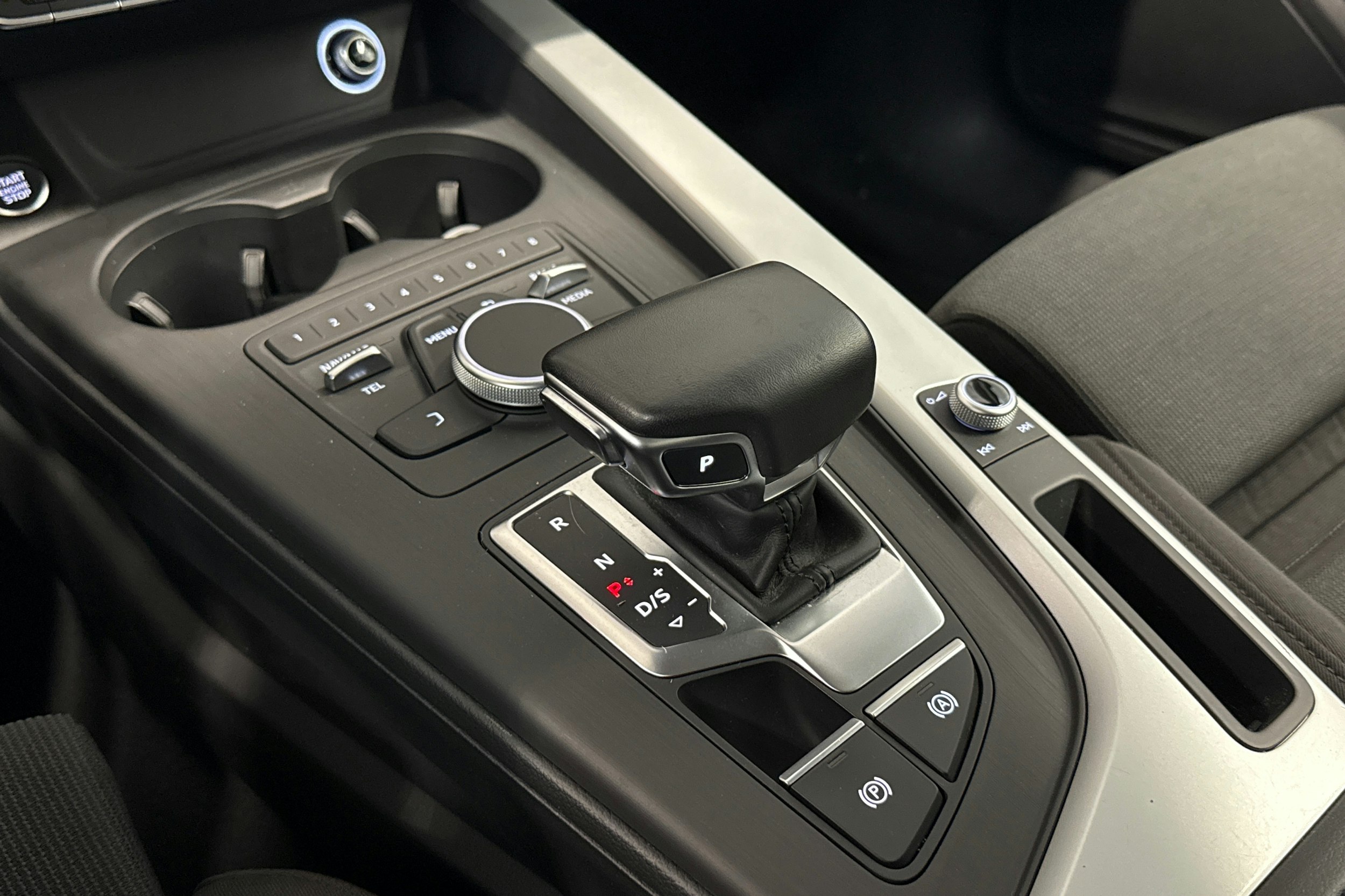 Sininen Audi A4 allroad quattro 2017 kuva 22.