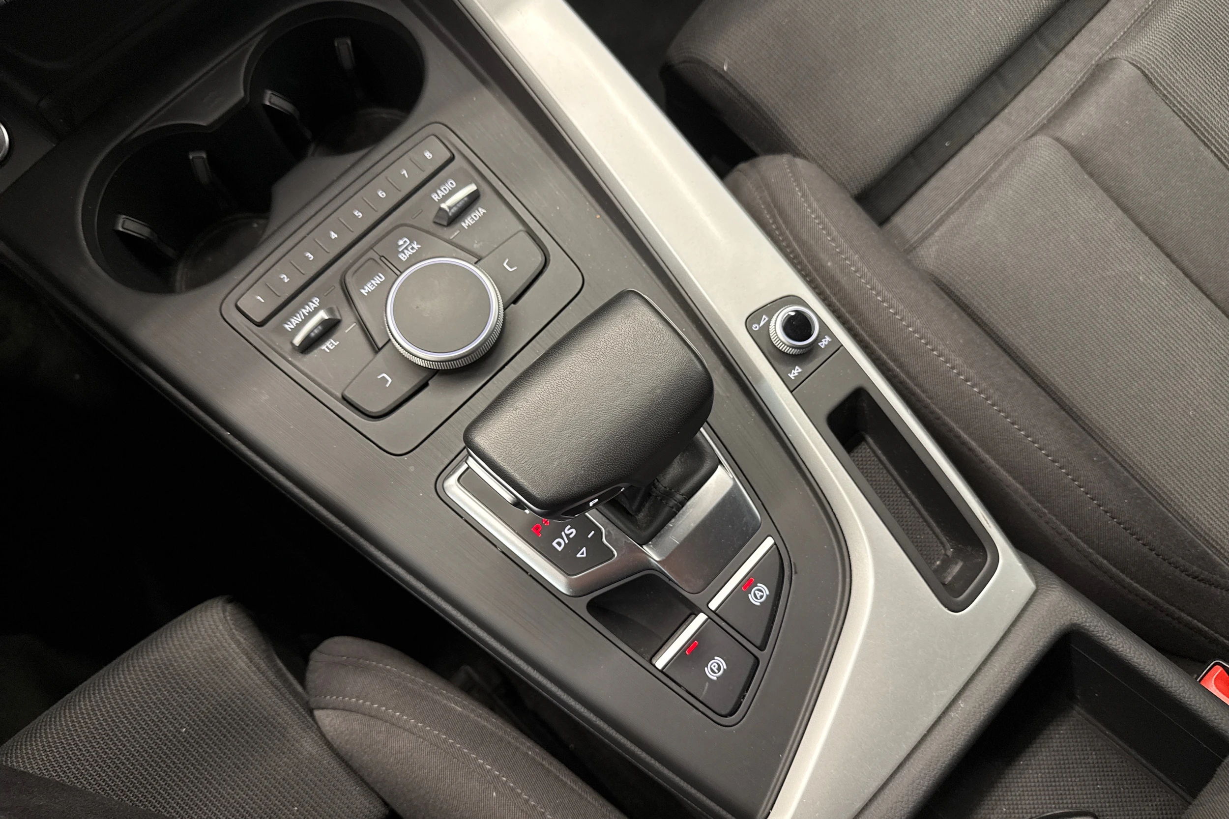 Sininen Audi A4 allroad quattro 2017 kuva 28.