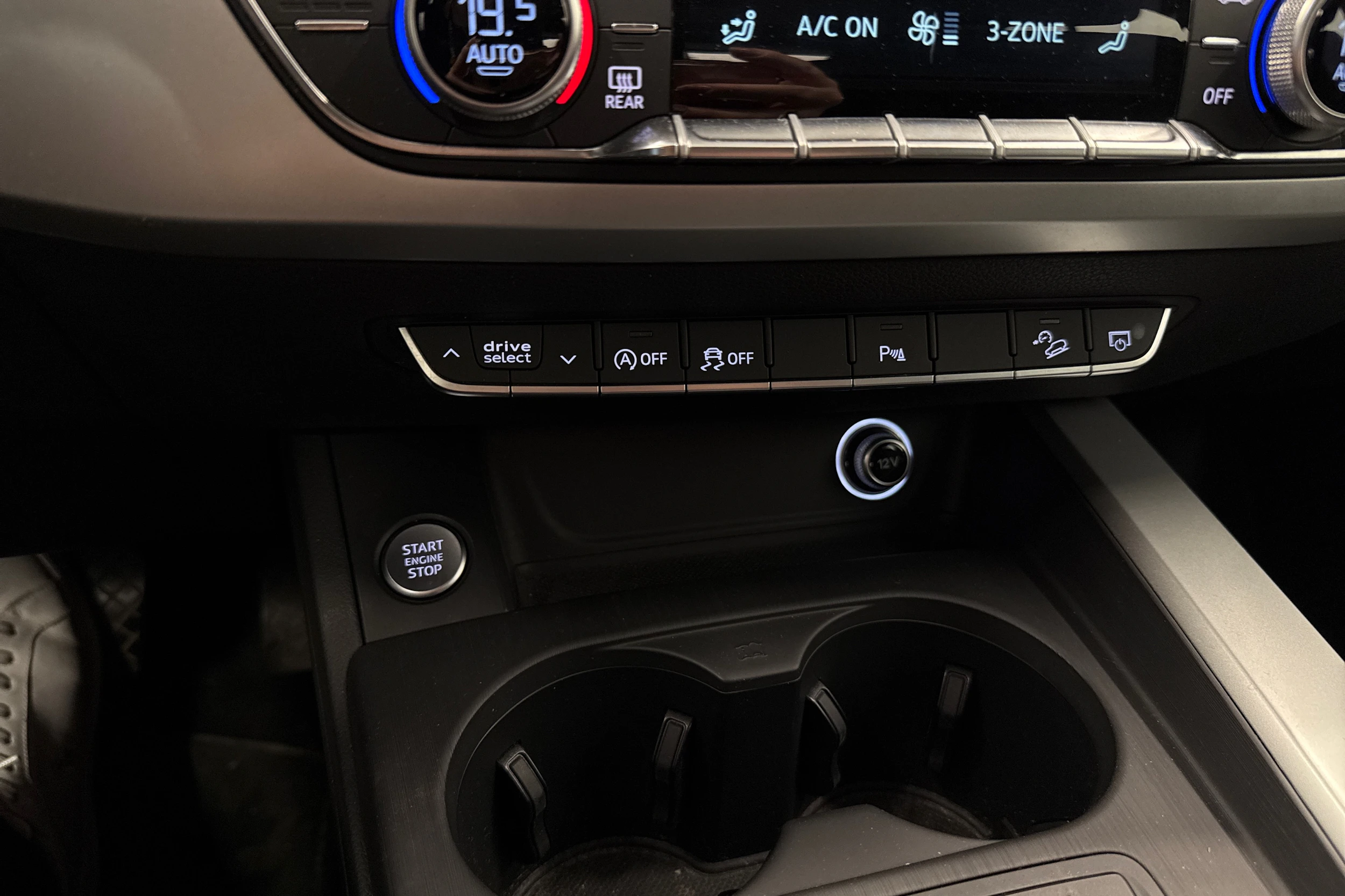 Sininen Audi A4 allroad quattro 2017 kuva 29.