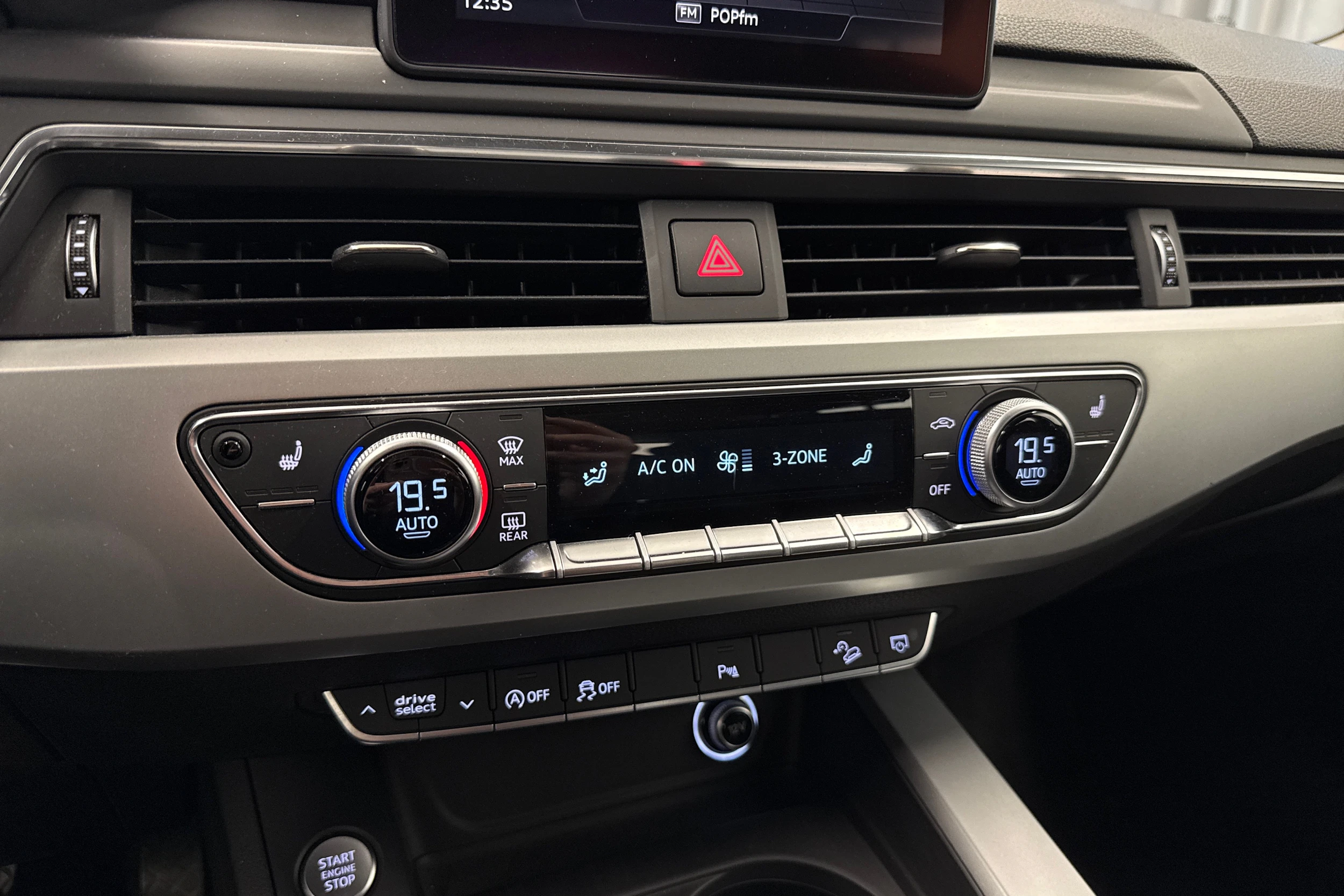 Sininen Audi A4 allroad quattro 2017 kuva 30.
