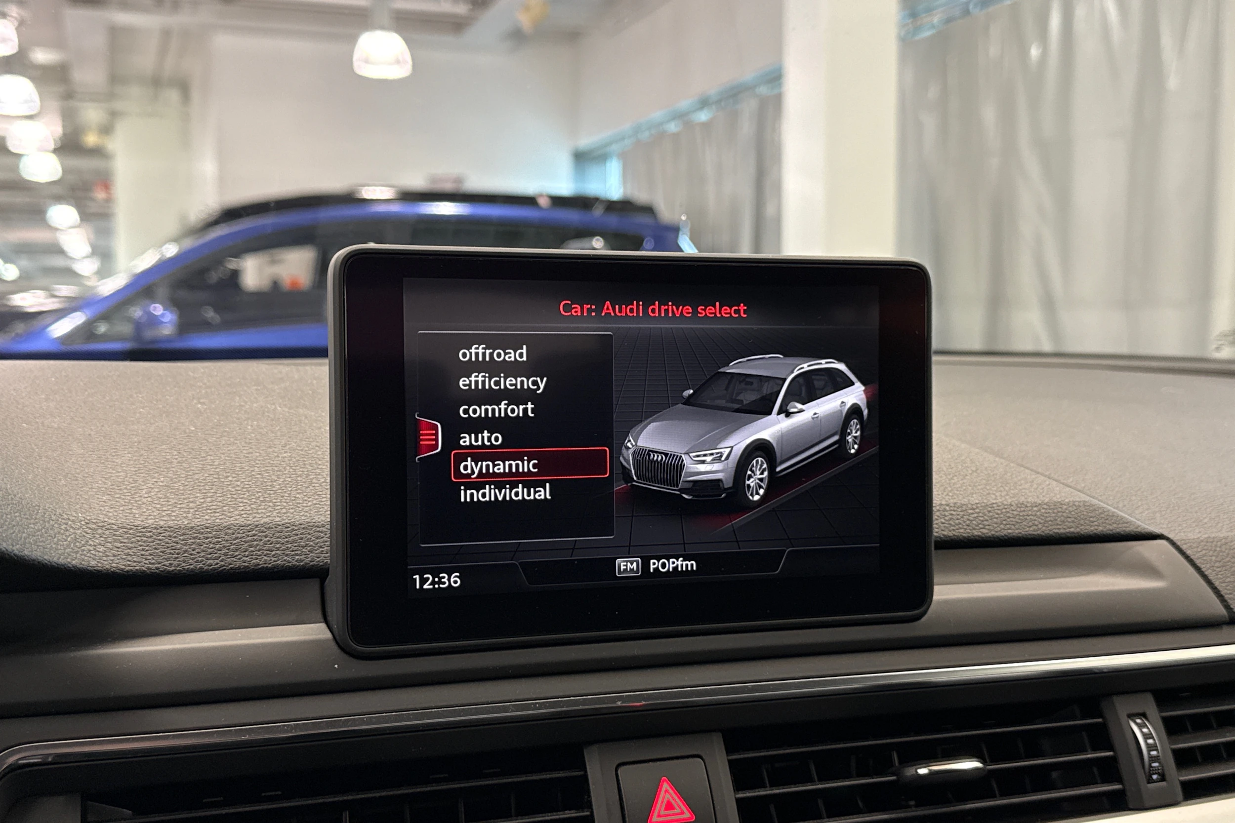 Sininen Audi A4 allroad quattro 2017 kuva 32.