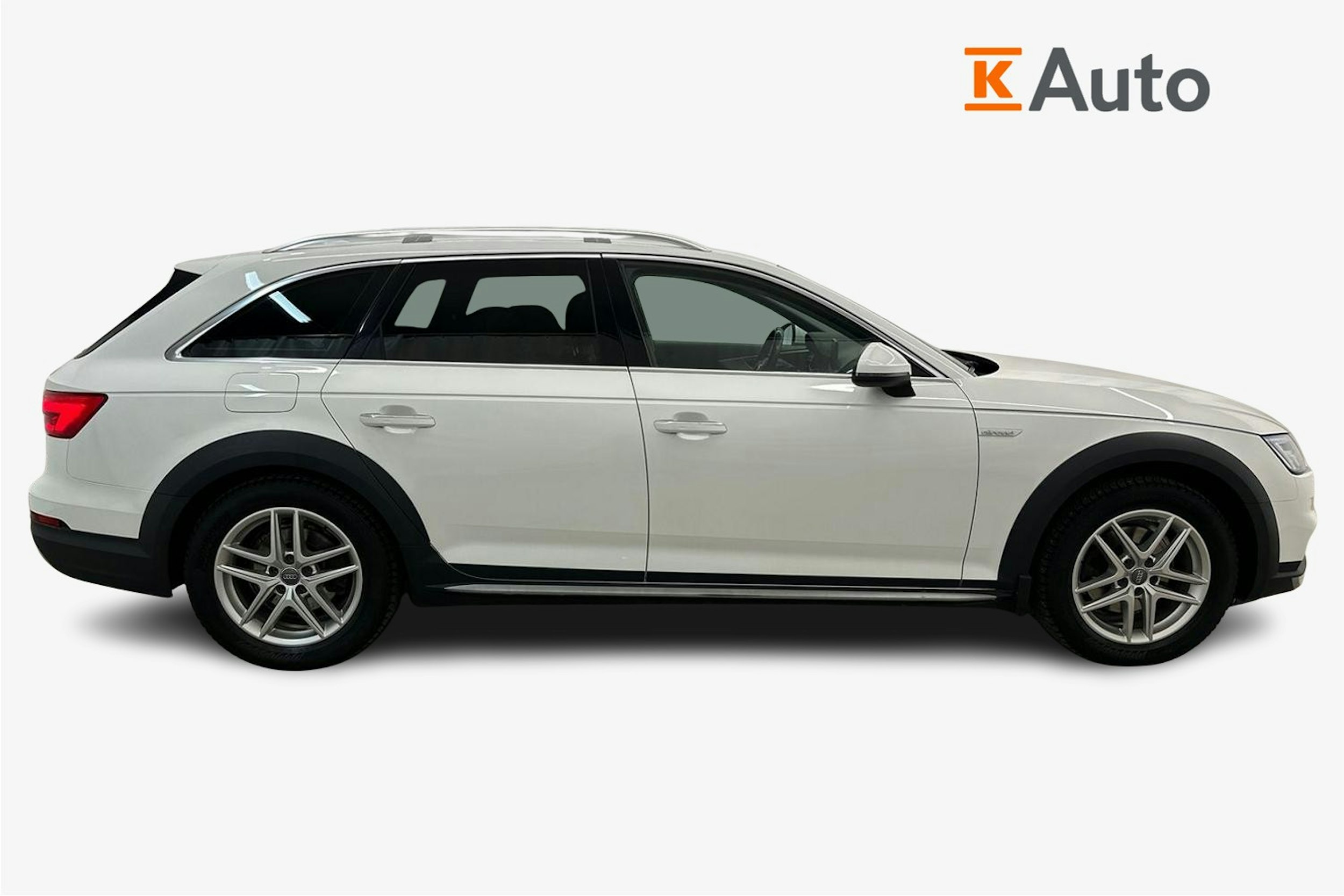 Valkoinen Audi A4 allroad quattro 2017 kuva 6.