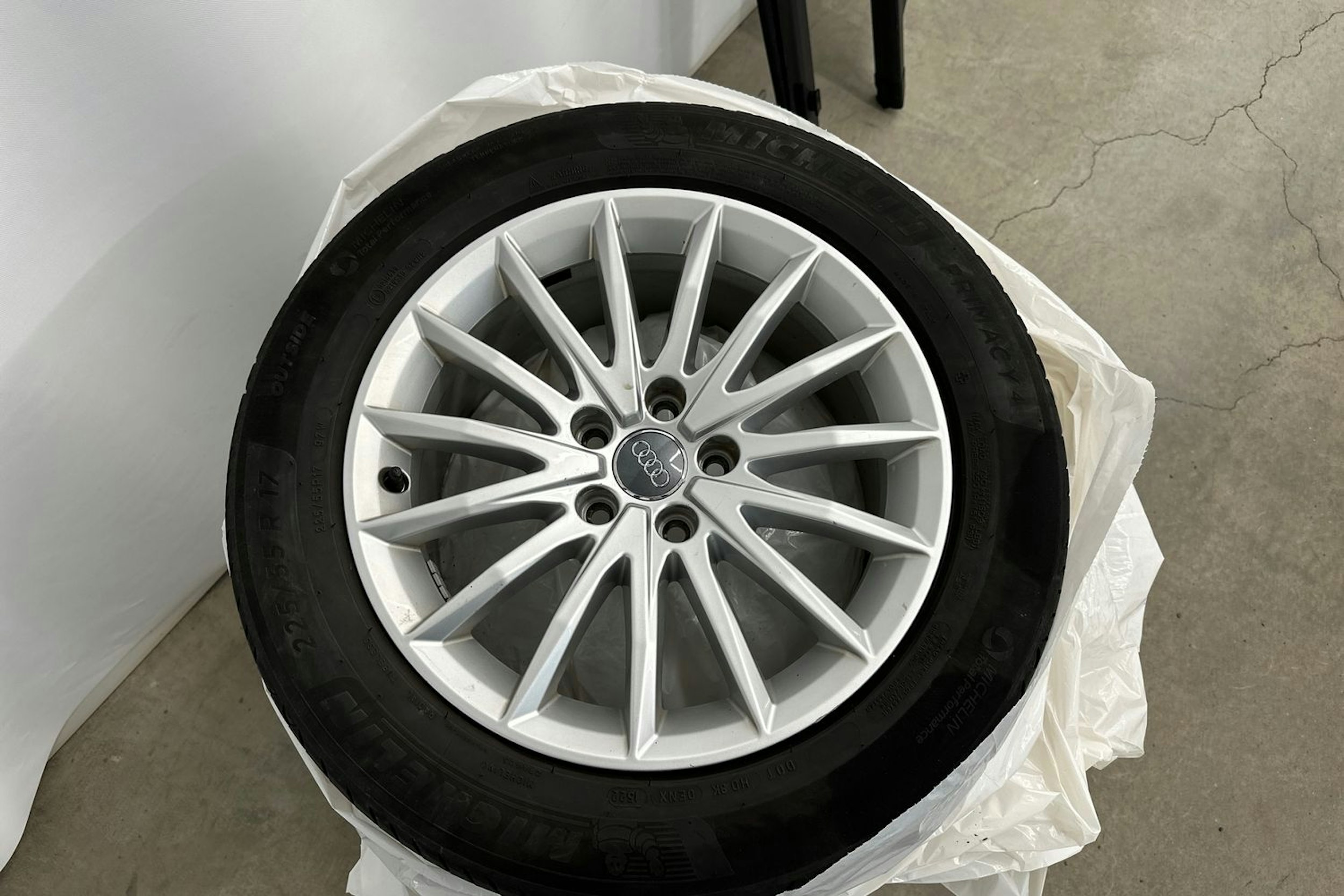 Valkoinen Audi A4 allroad quattro 2017 kuva 13.