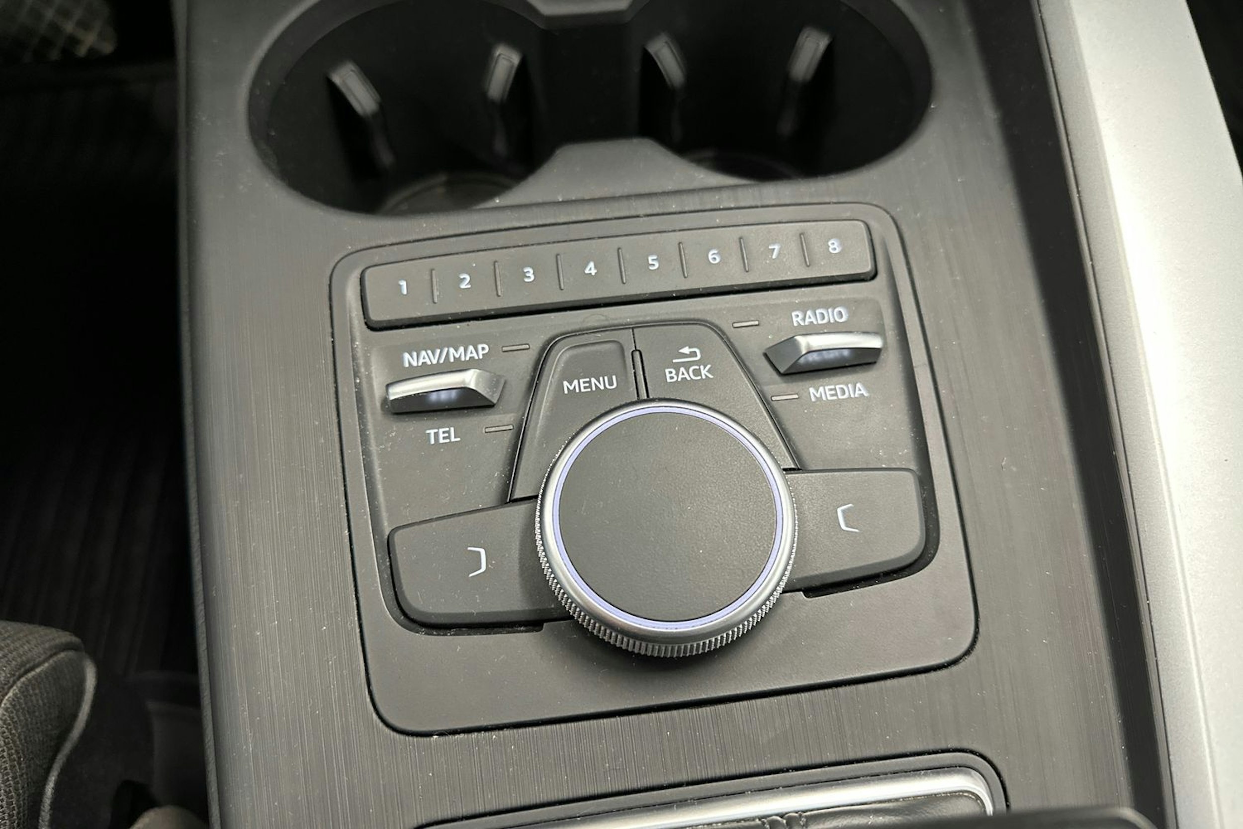 Valkoinen Audi A4 allroad quattro 2017 kuva 23.