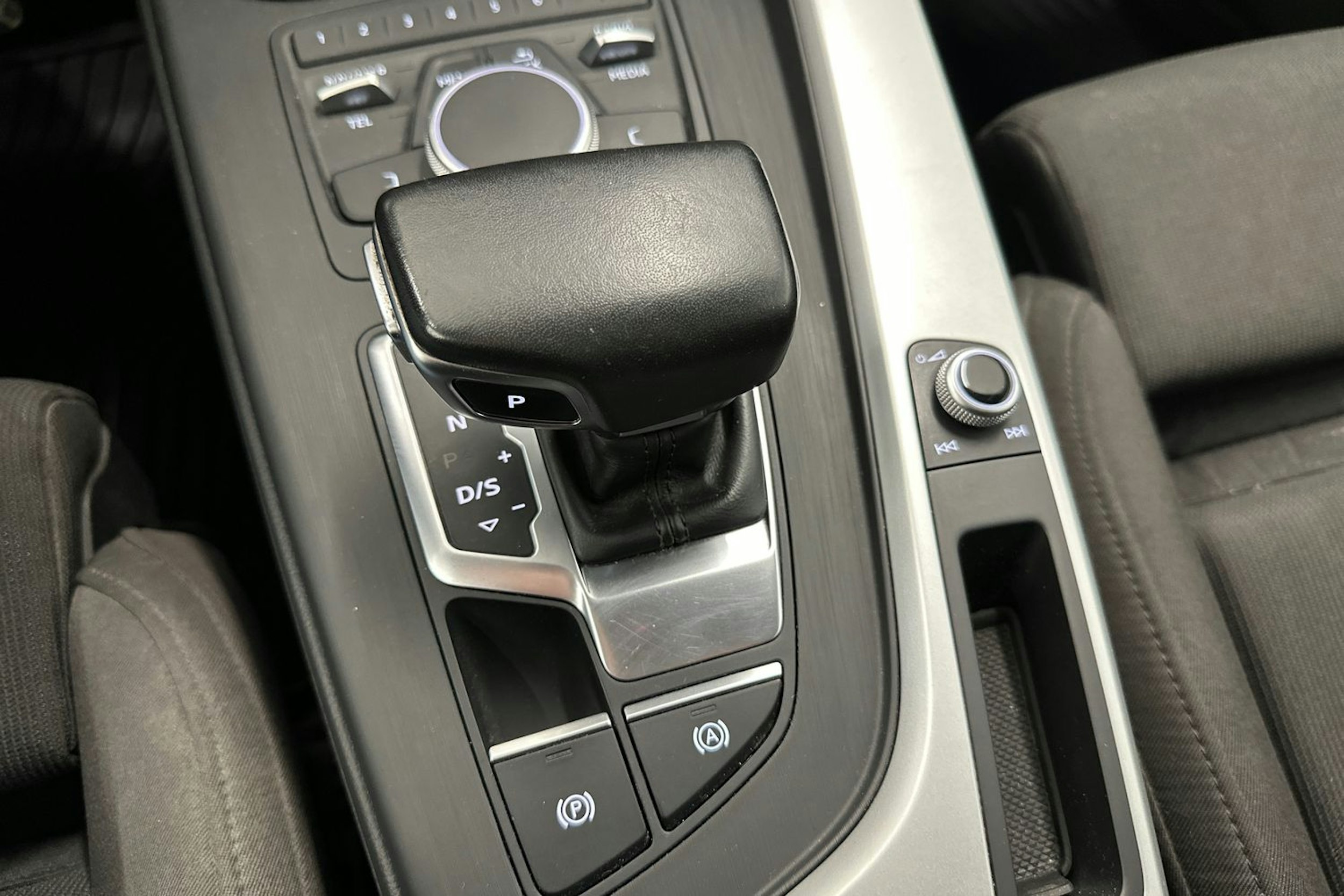 Valkoinen Audi A4 allroad quattro 2017 kuva 24.