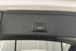 Valkoinen Audi A4 allroad quattro 2017 kuva 28.