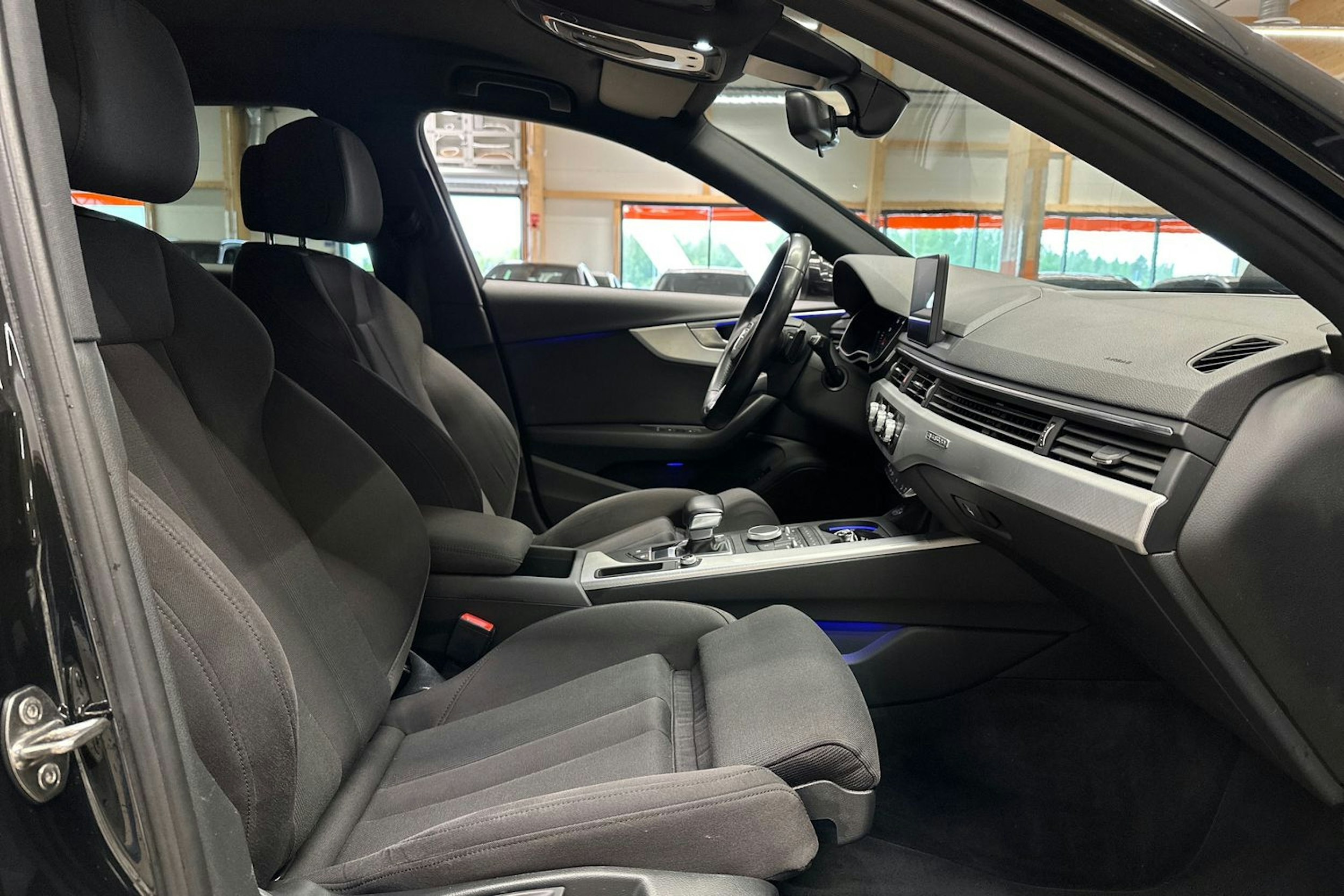 musta Audi A4 allroad quattro 2017 kuva 15.