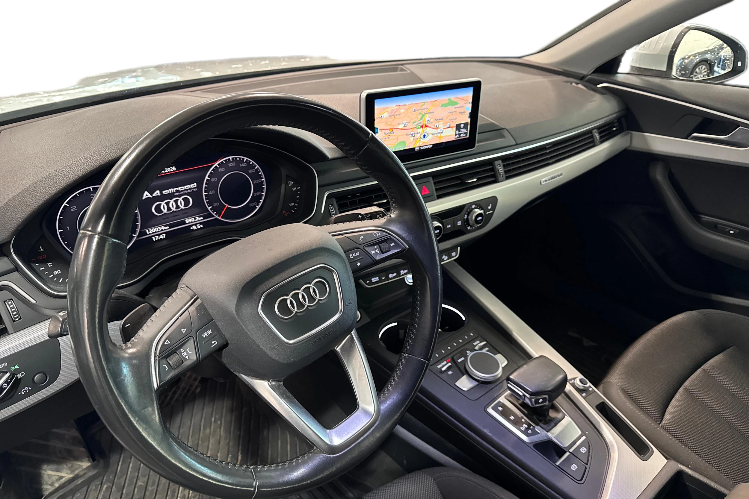 Valkoinen Audi A4 allroad quattro 2018 kuva 3.