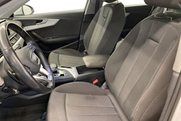 Valkoinen Audi A4 allroad quattro 2018 kuva 8.
