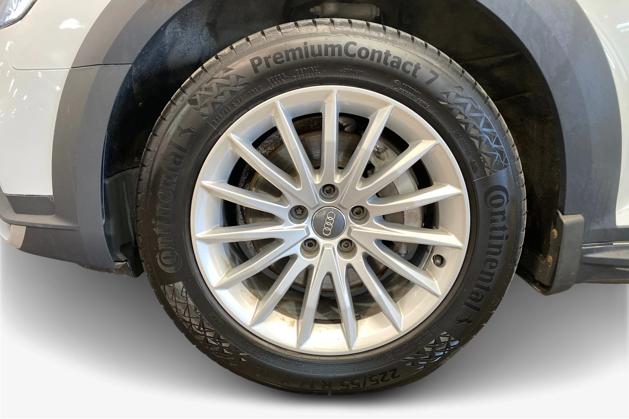 Valkoinen Audi A4 allroad quattro 2018 kuva 9.