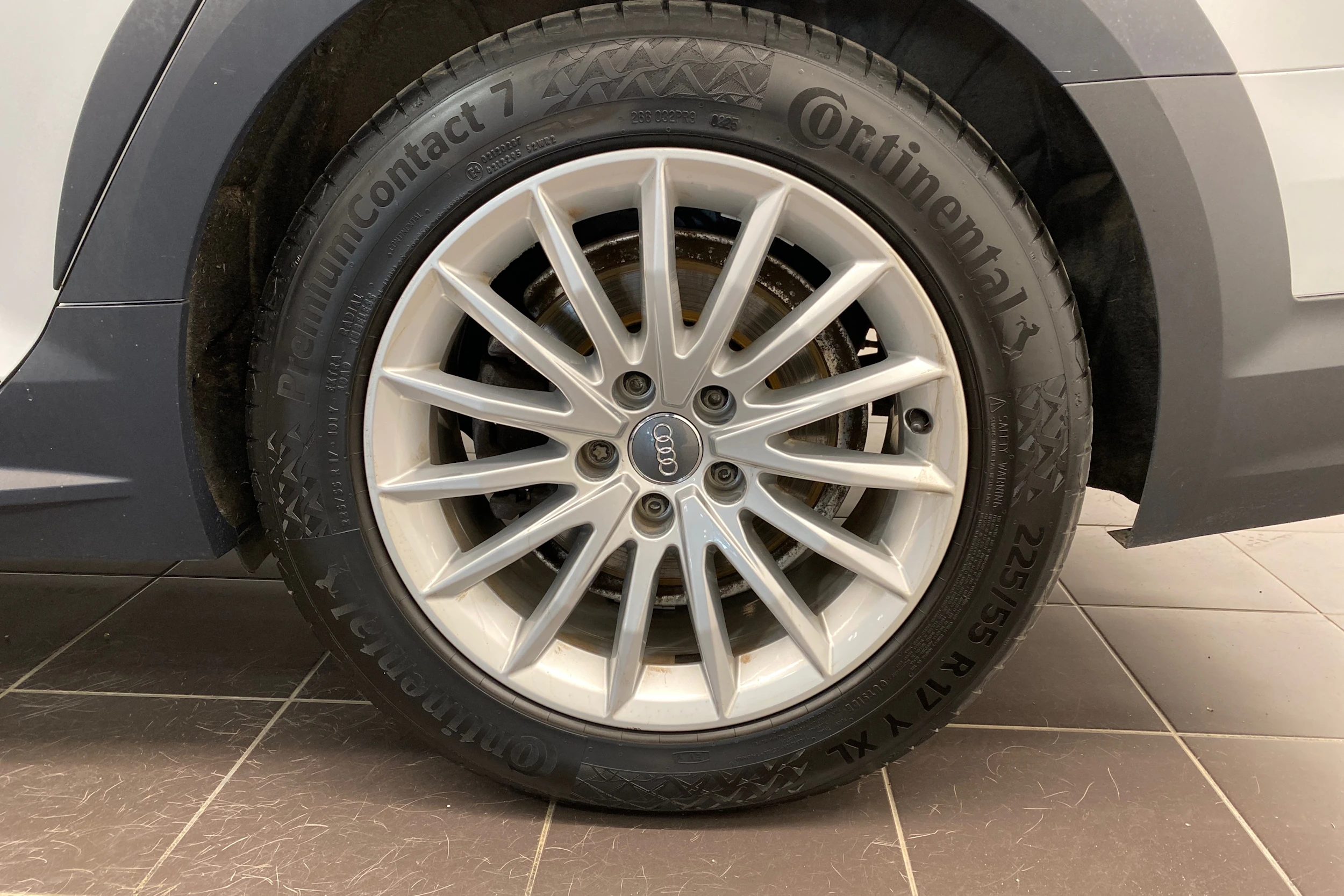 Valkoinen Audi A4 allroad quattro 2018 kuva 10.