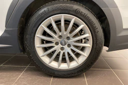 Valkoinen Audi A4 allroad quattro 2018 kuva 10.