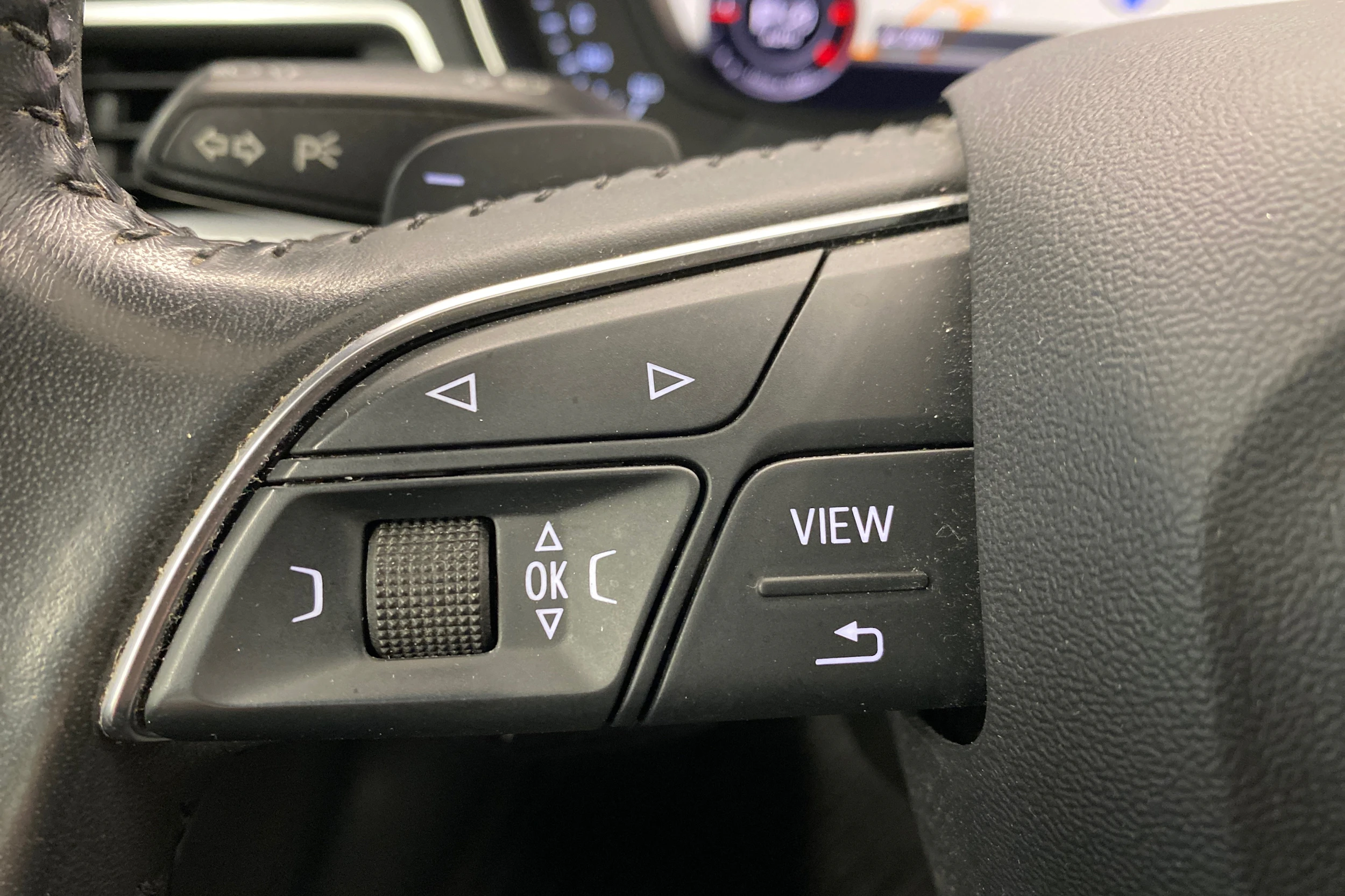 Valkoinen Audi A4 allroad quattro 2018 kuva 19.