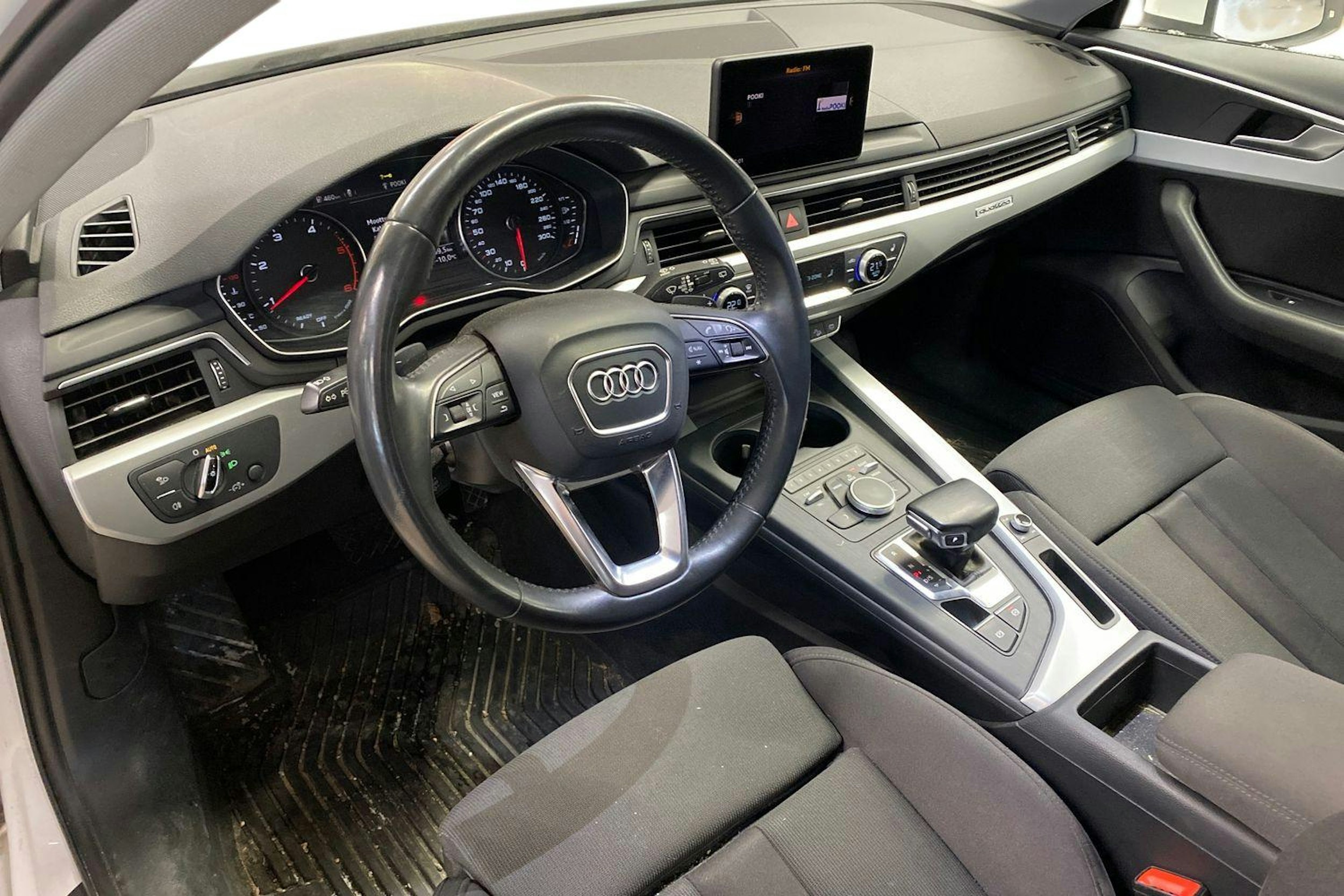 valkoinen Audi A4 allroad quattro 2018 kuva 3.