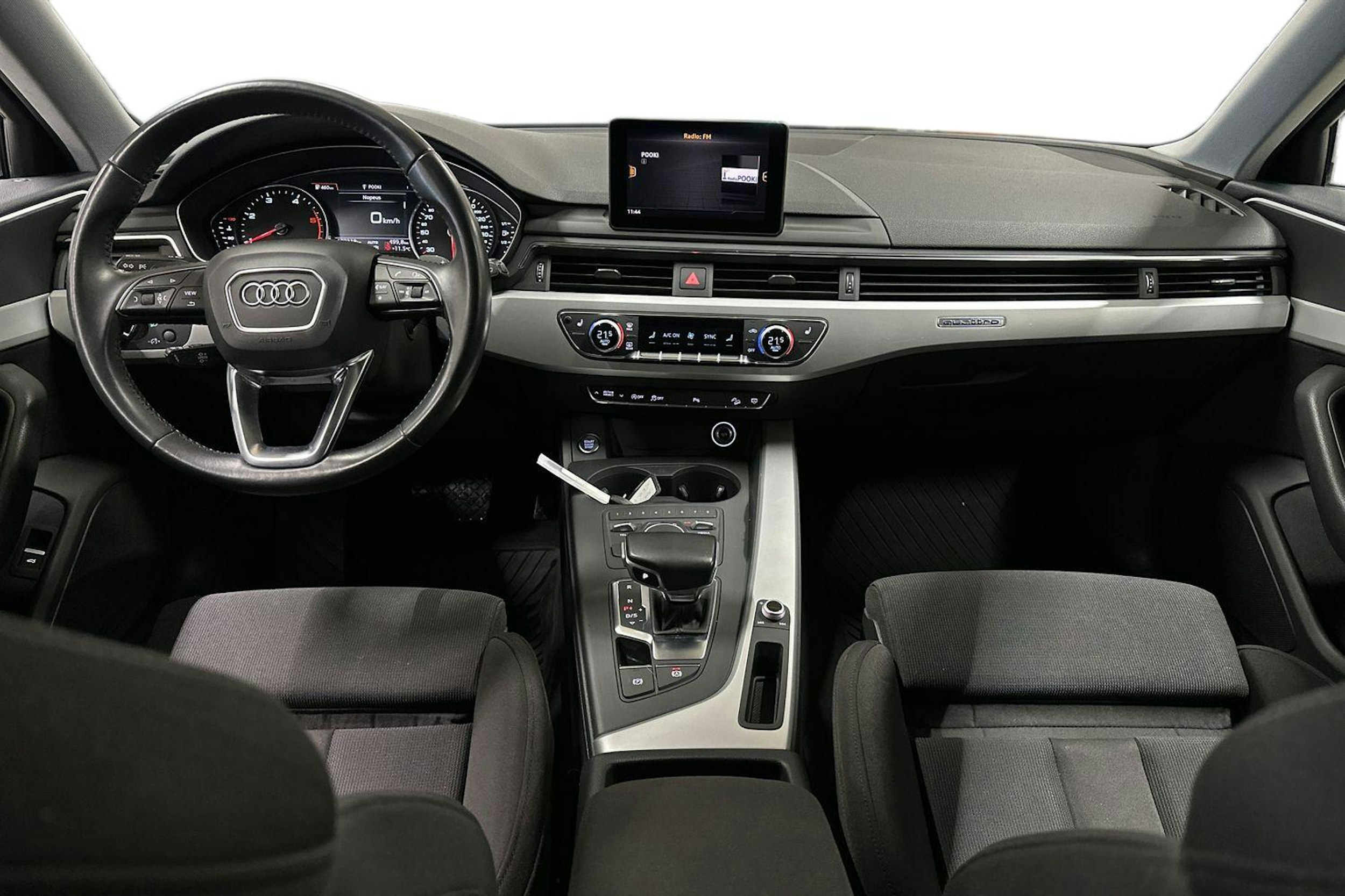 valkoinen Audi A4 allroad quattro 2018 kuva 9.