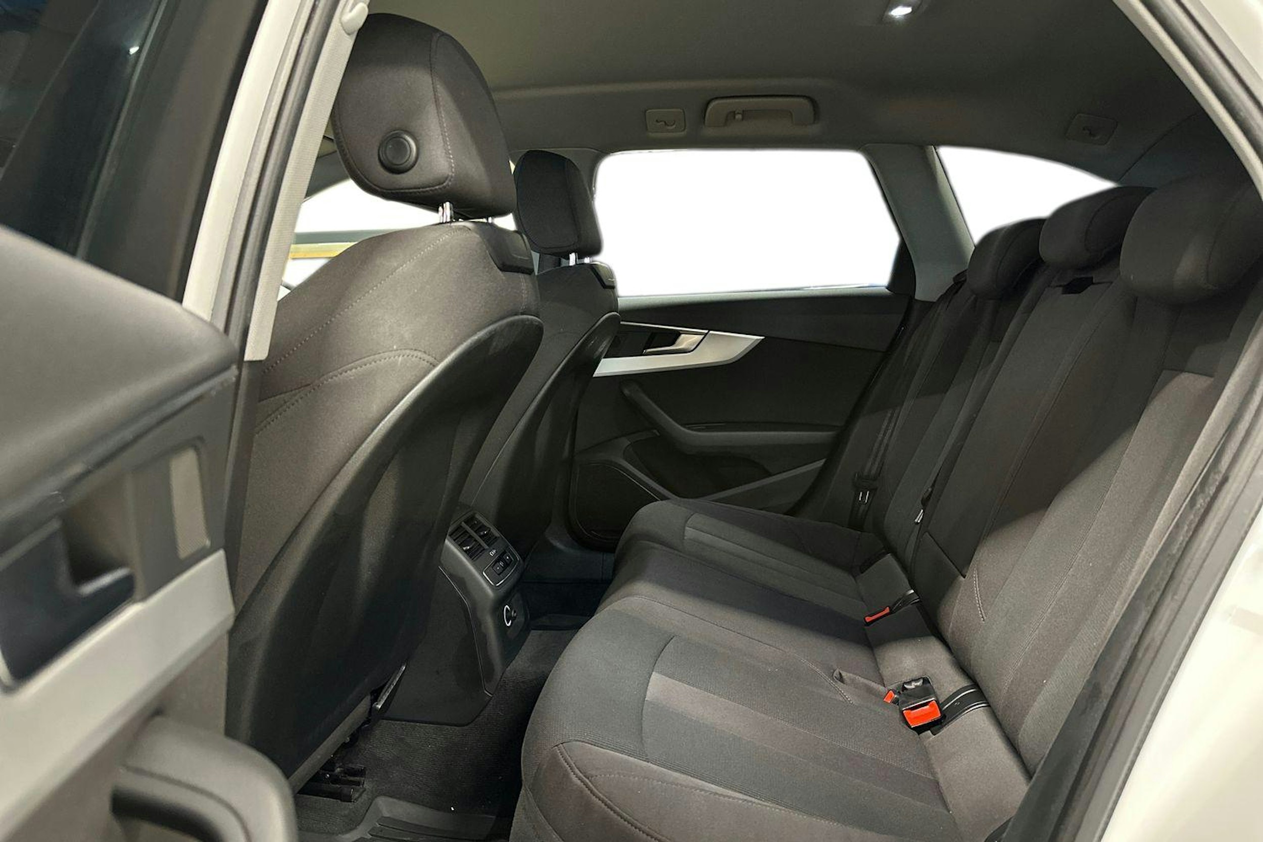 valkoinen Audi A4 allroad quattro 2018 kuva 10.