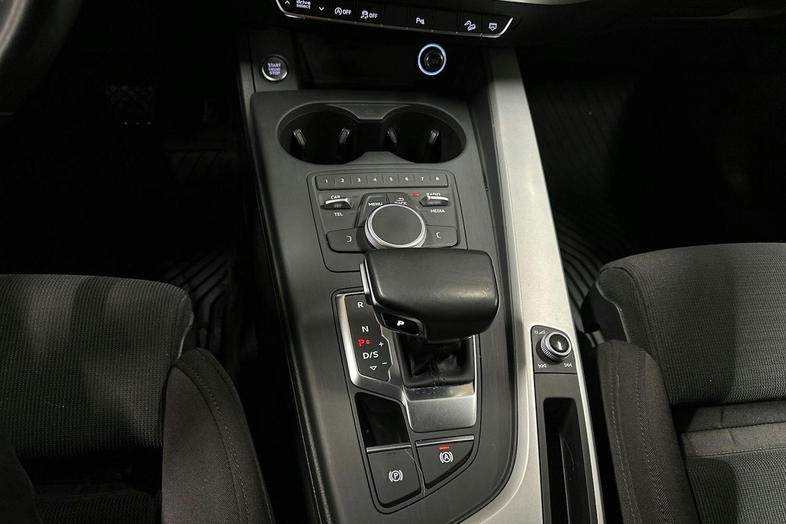 valkoinen Audi A4 allroad quattro 2018 kuva 21.