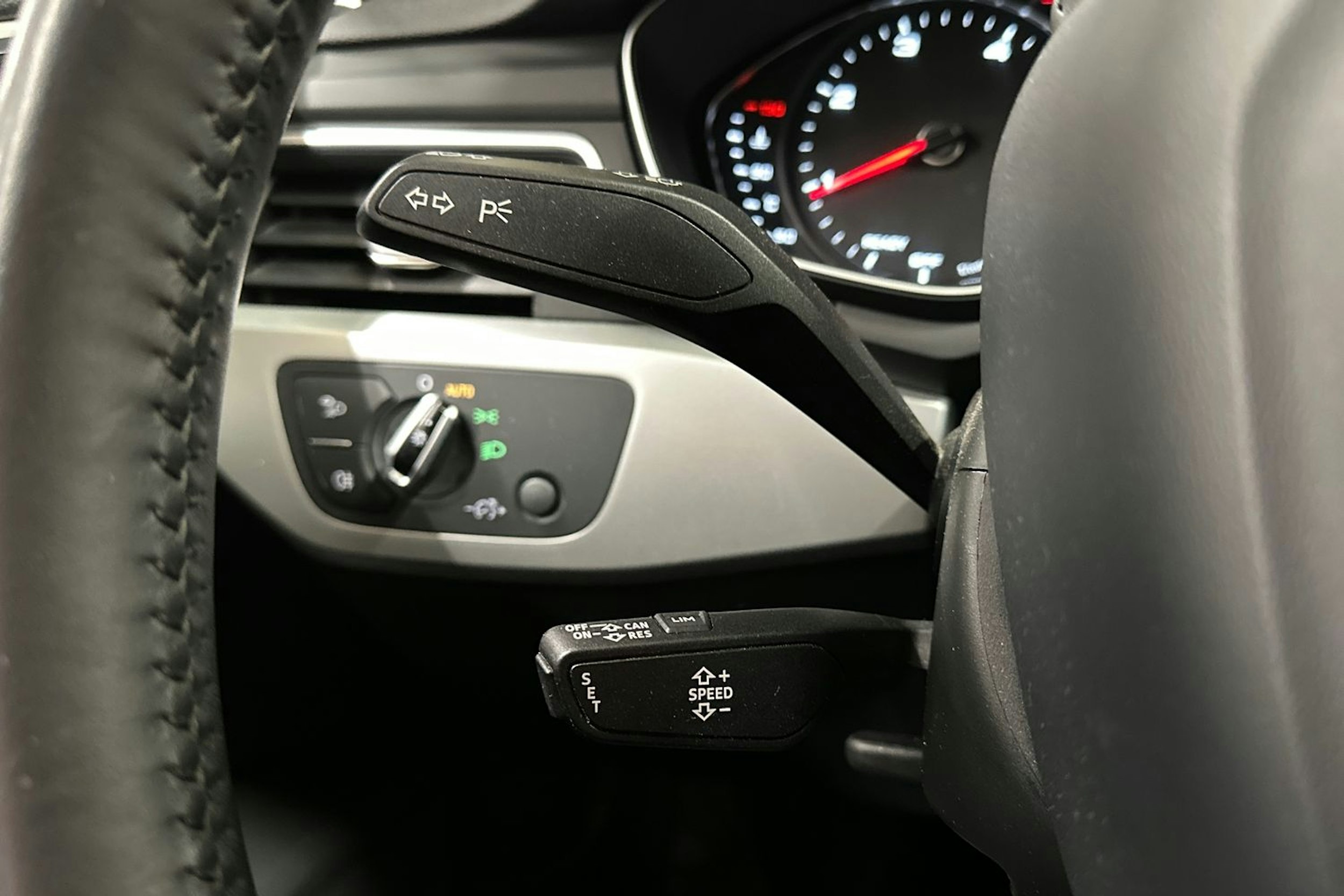 valkoinen Audi A4 allroad quattro 2018 kuva 24.