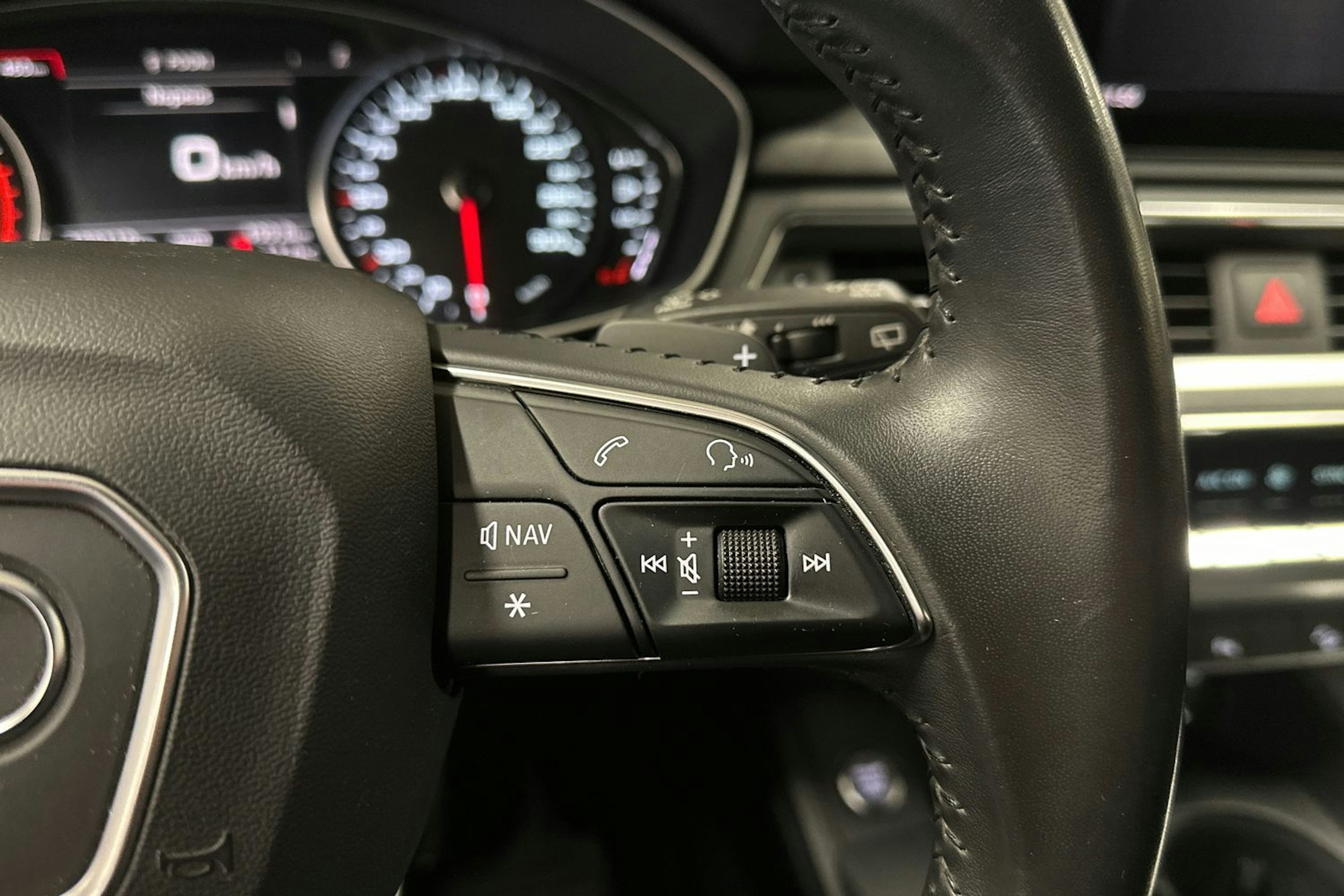 valkoinen Audi A4 allroad quattro 2018 kuva 27.