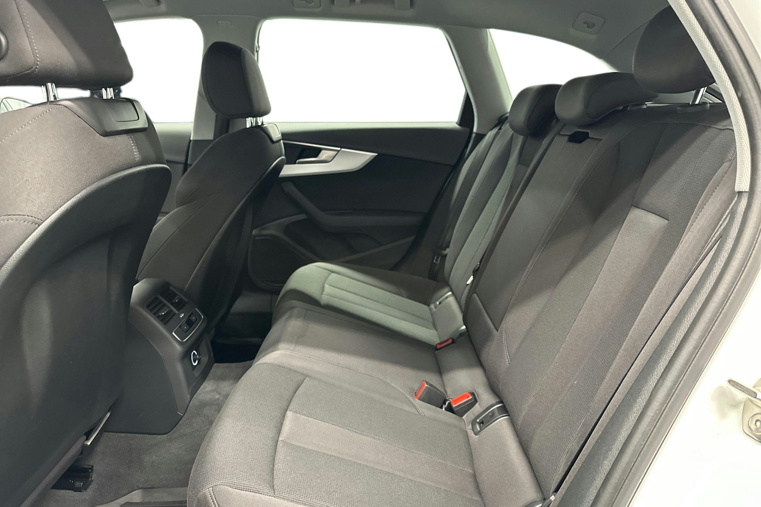 valkoinen Audi A4 allroad quattro 2018 kuva 10.