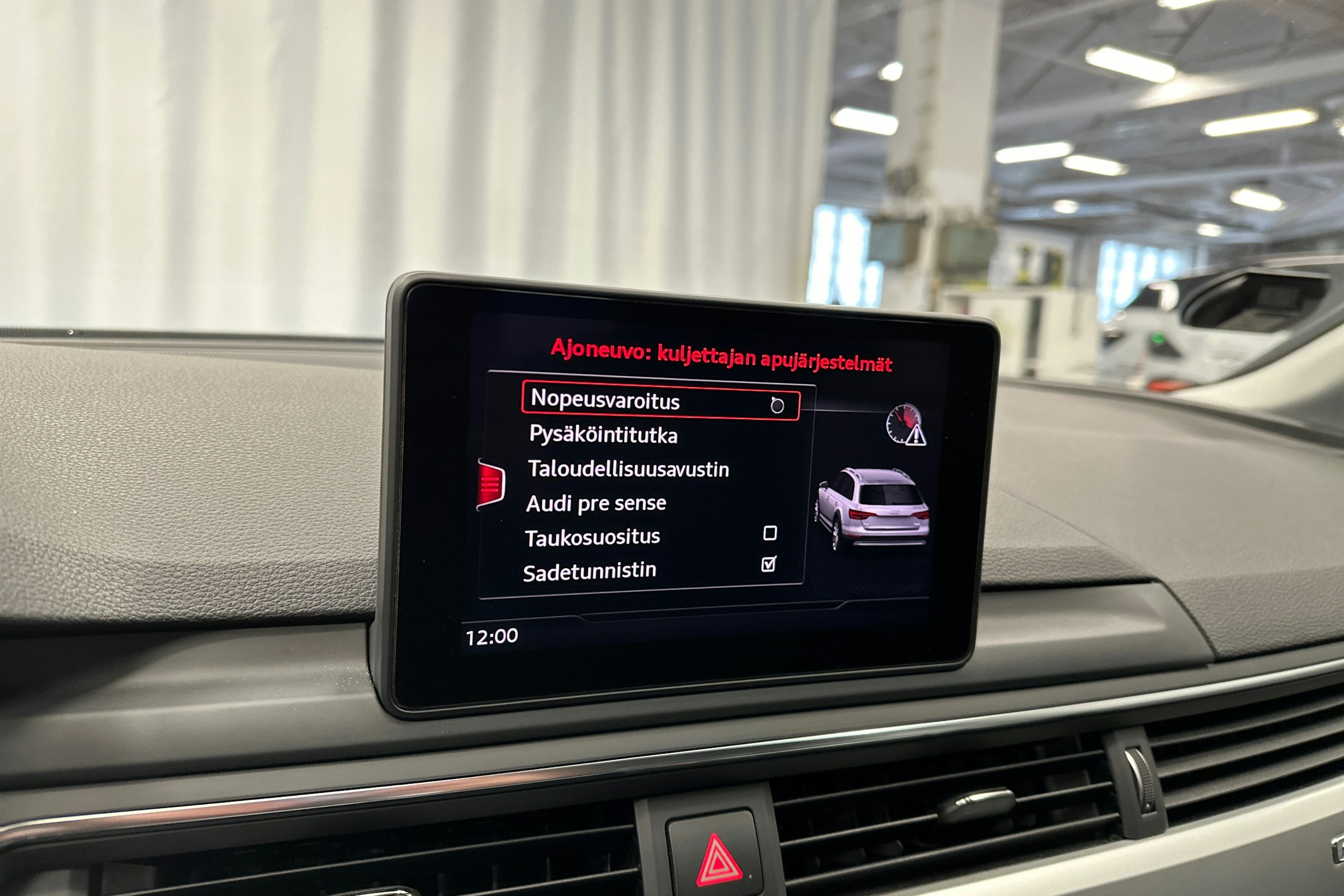 valkoinen Audi A4 allroad quattro 2018 kuva 20.