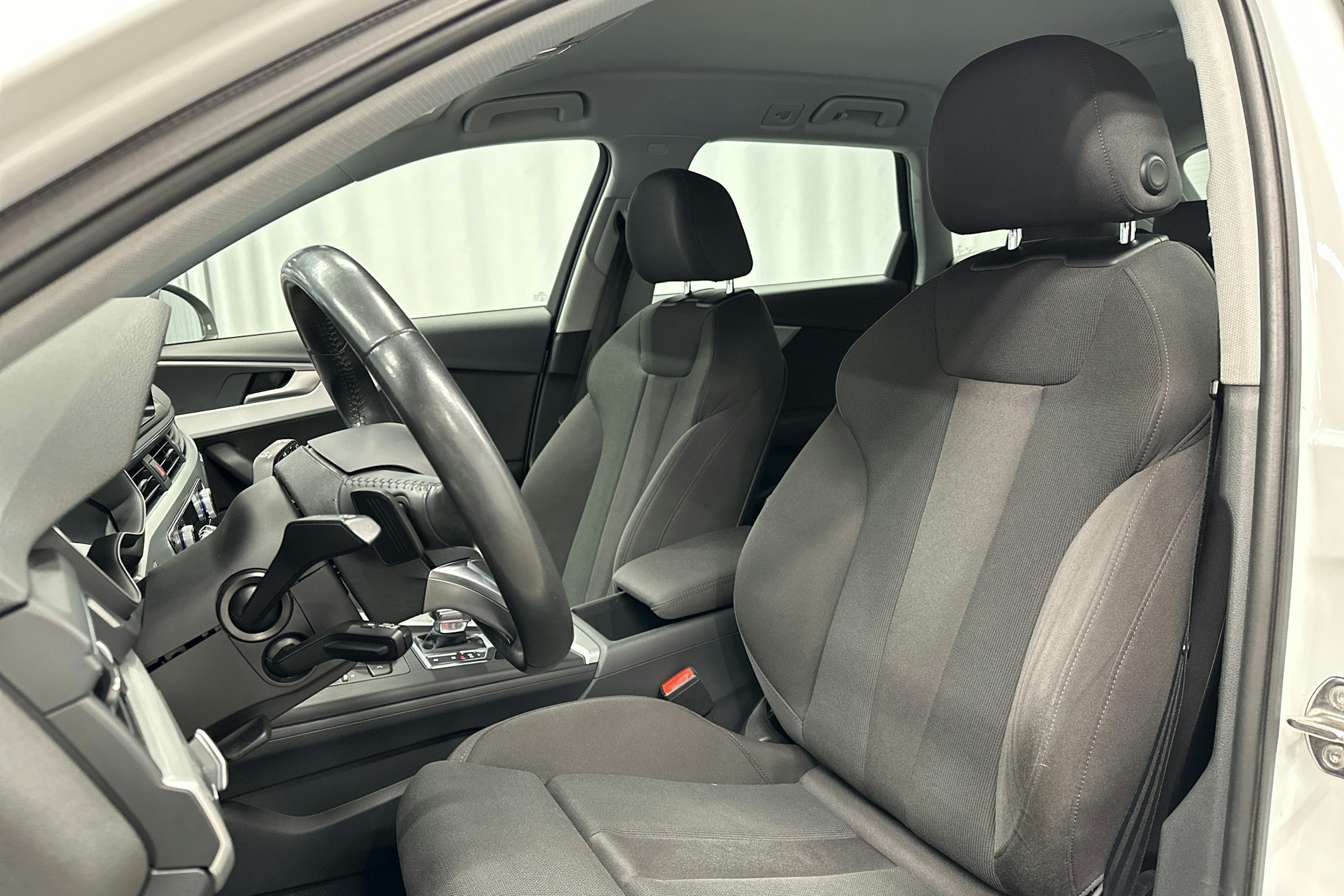 valkoinen Audi A4 allroad quattro 2018 kuva 26.