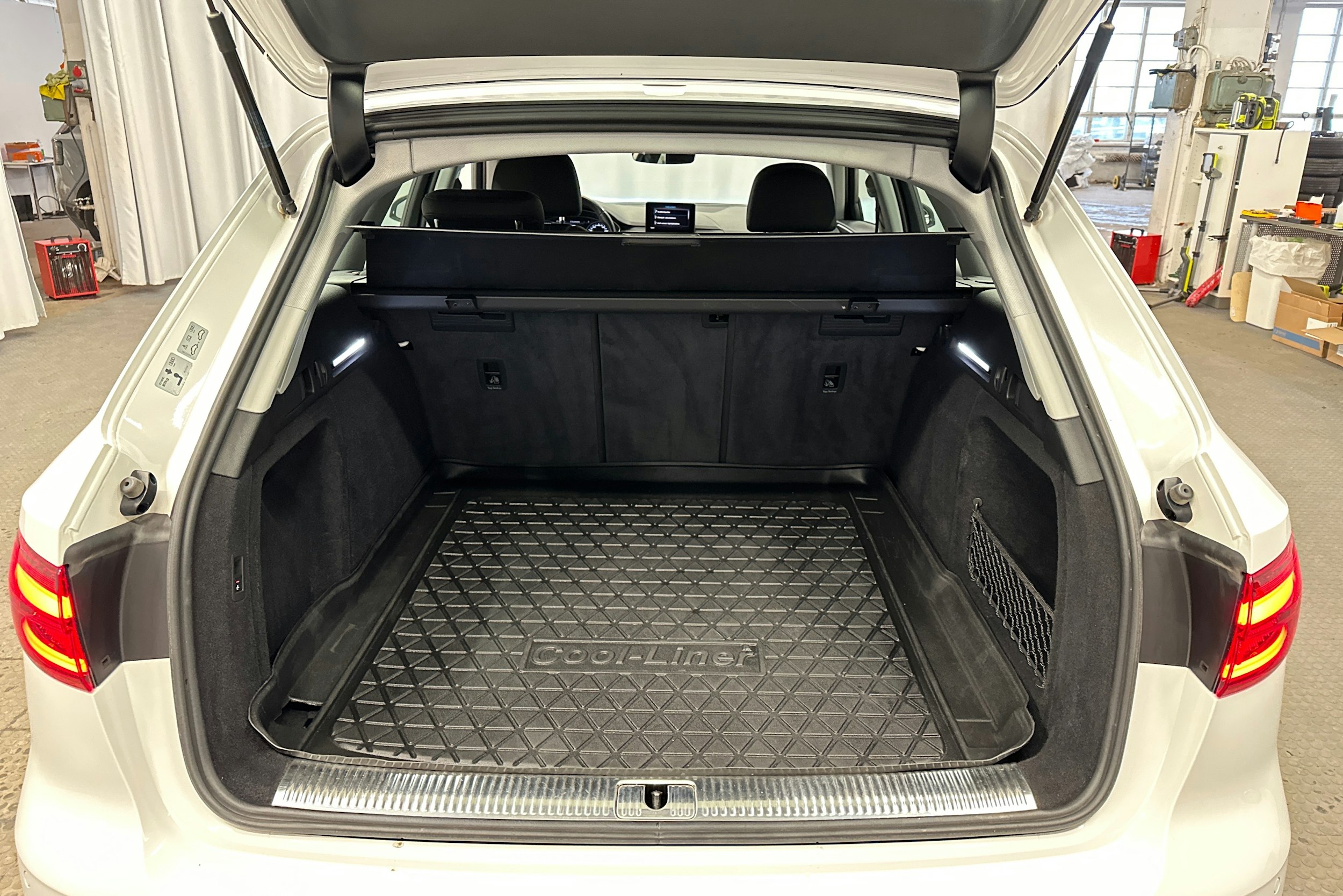 valkoinen Audi A4 allroad quattro 2018 kuva 27.