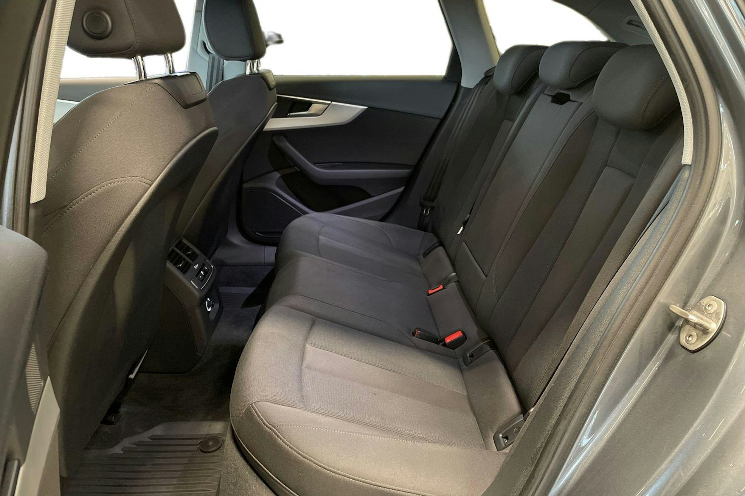 harmaa Audi A4 allroad quattro 2018 kuva 10.