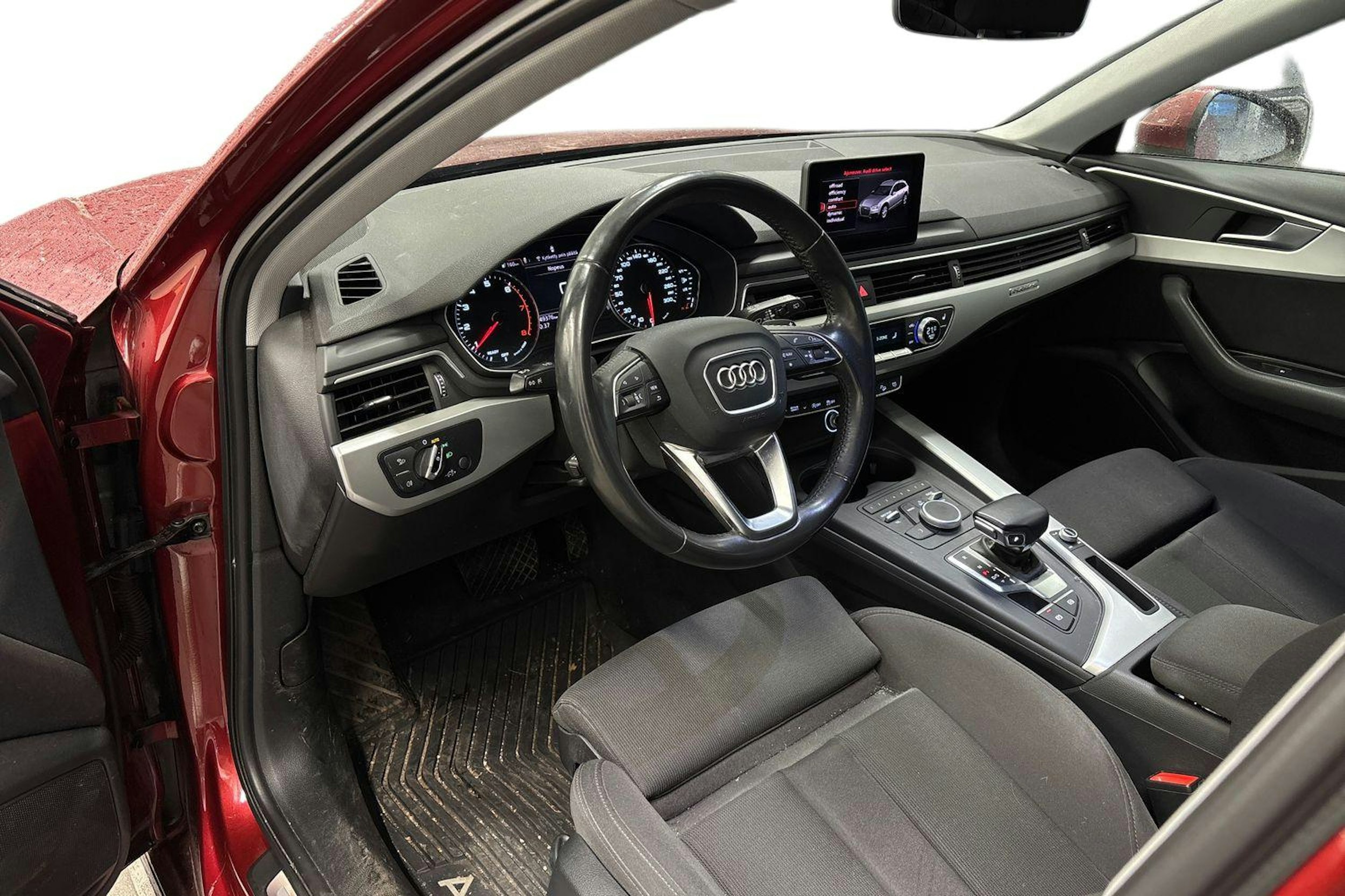 Valkoinen Audi A4 allroad quattro 2018 kuva 3.