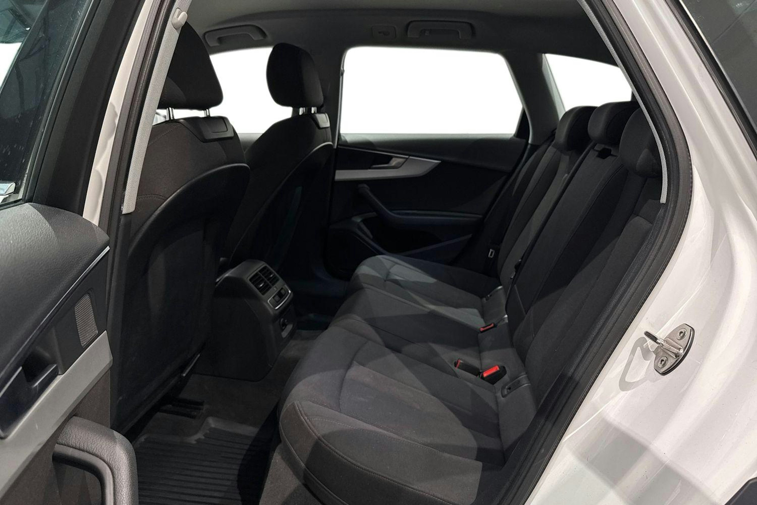 valkoinen Audi A4 allroad quattro 2018 kuva 10.