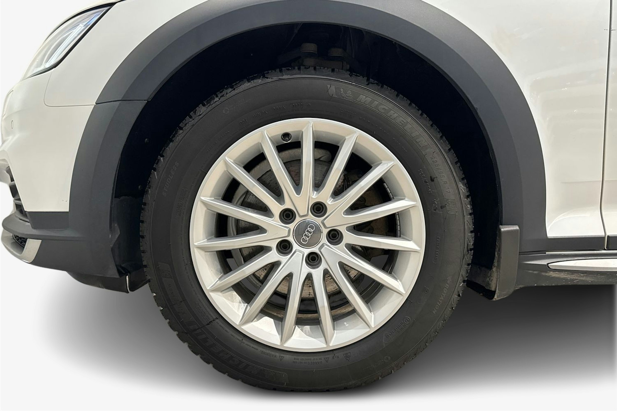 valkoinen Audi A4 allroad quattro 2018 kuva 11.