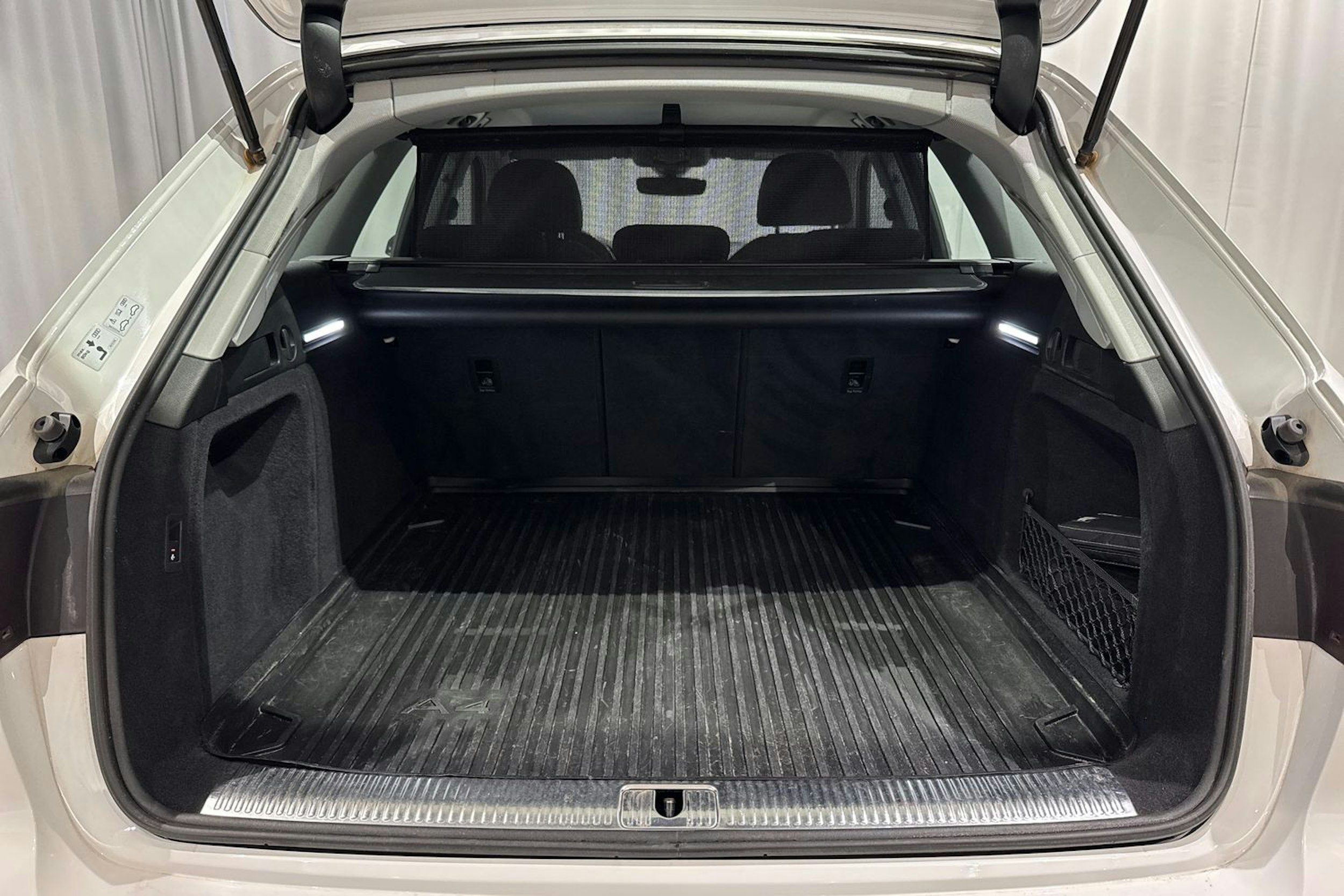 valkoinen Audi A4 allroad quattro 2018 kuva 16.