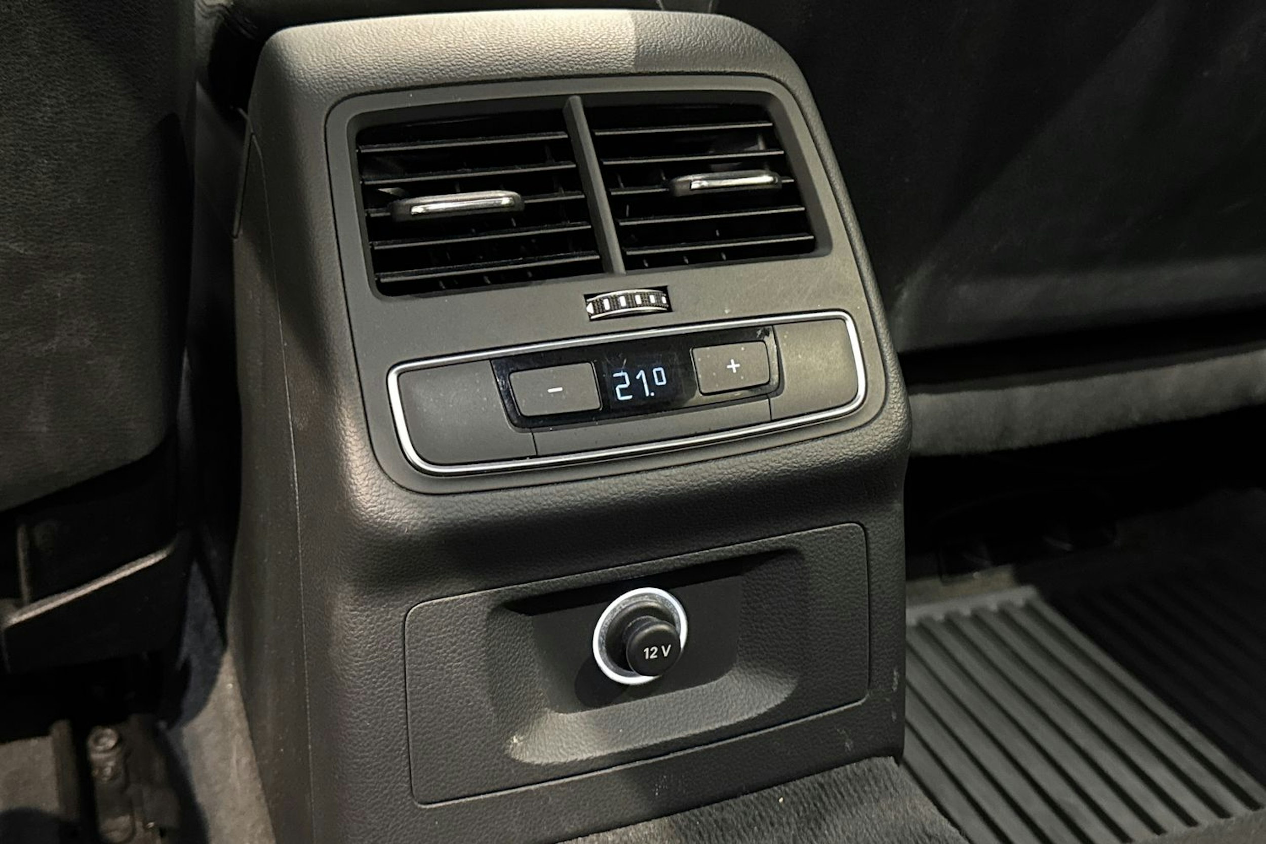 valkoinen Audi A4 allroad quattro 2018 kuva 21.