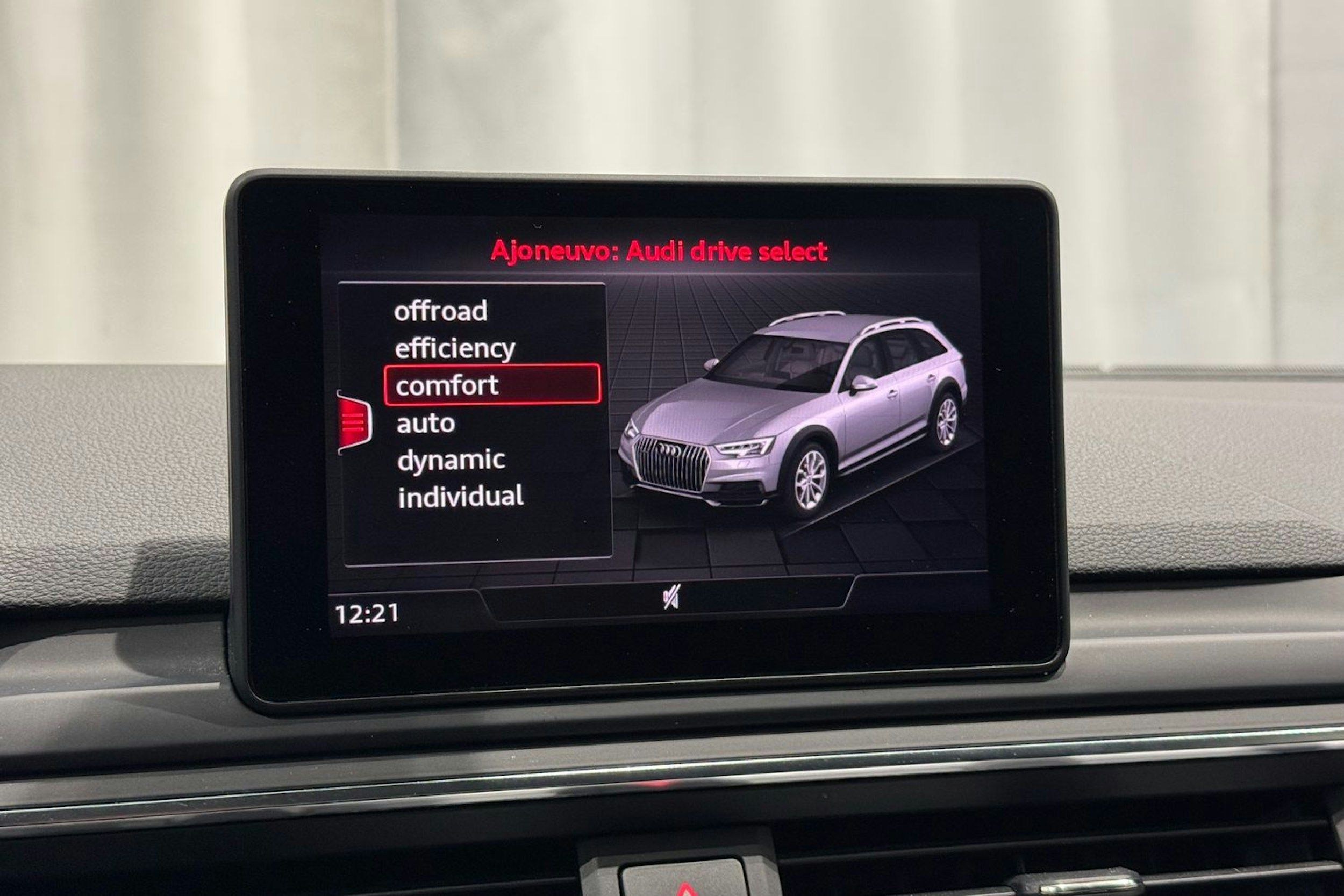 valkoinen Audi A4 allroad quattro 2018 kuva 29.