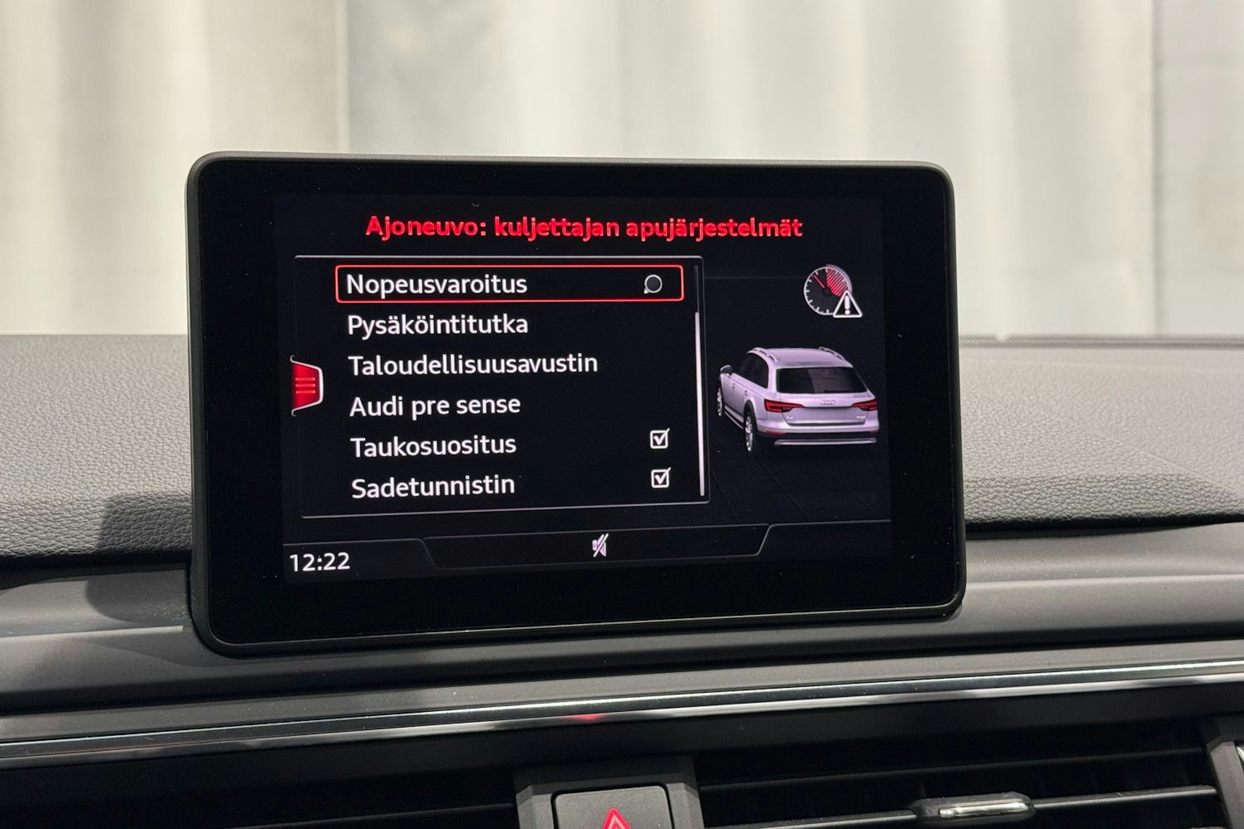 valkoinen Audi A4 allroad quattro 2018 kuva 30.