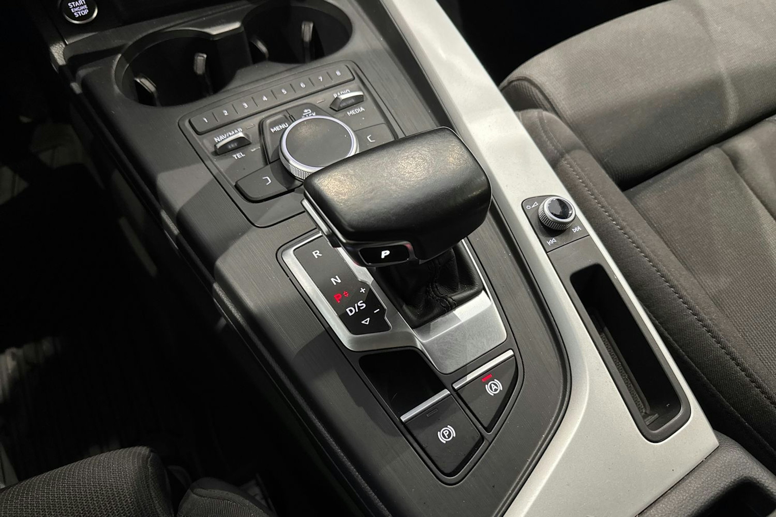 valkoinen Audi A4 allroad quattro 2018 kuva 33.