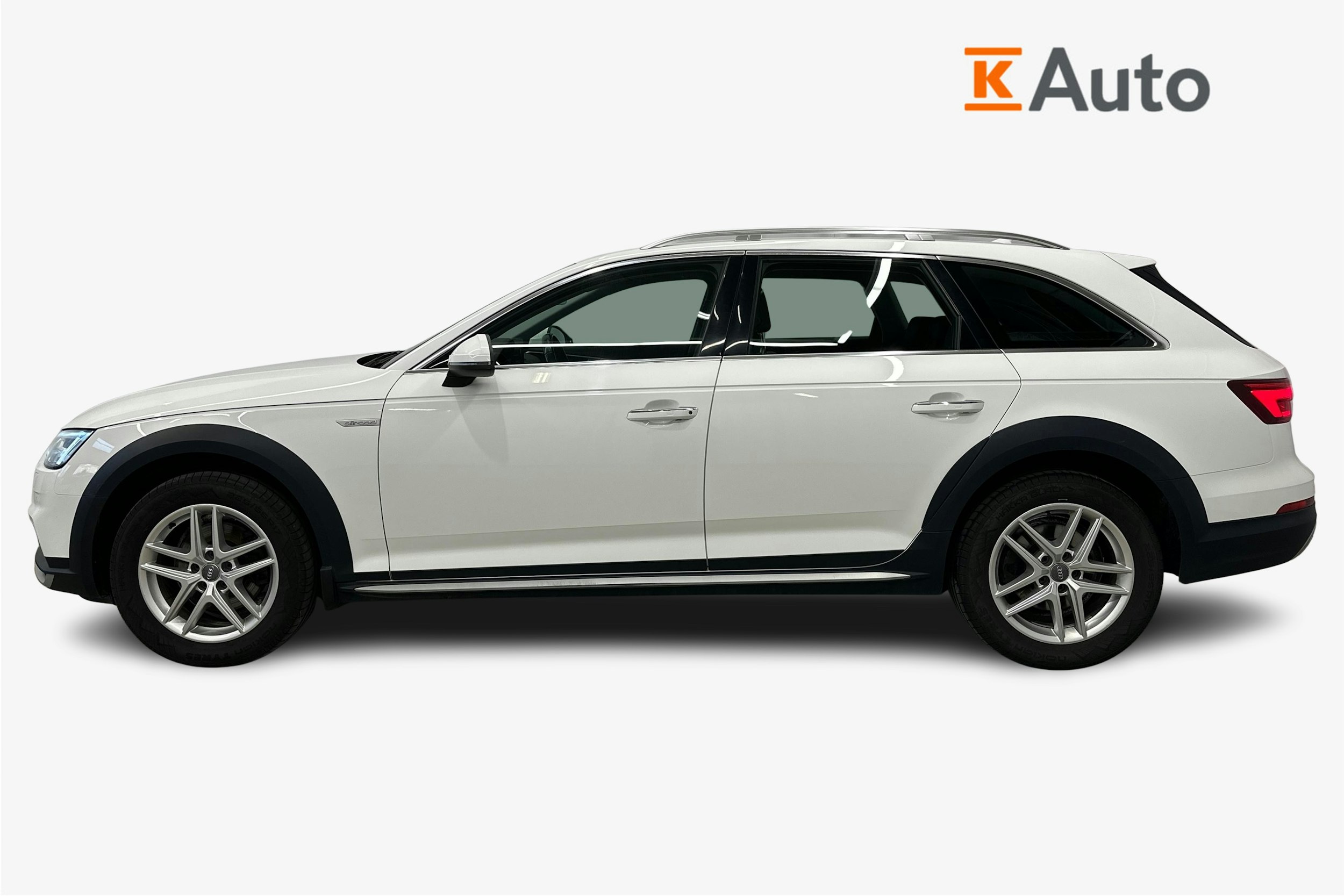 Valkoinen Audi A4 allroad quattro 2018 kuva 5.