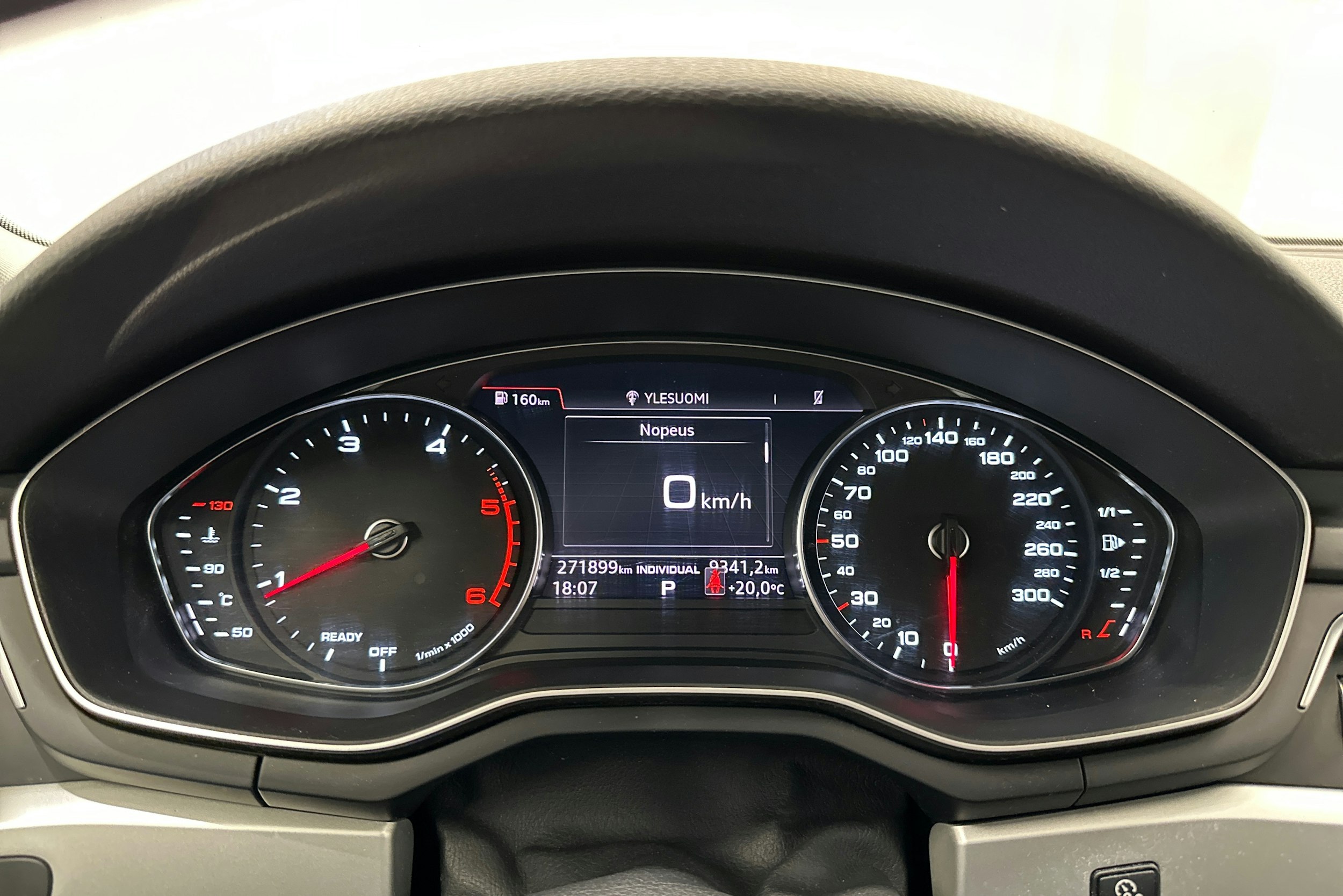 Valkoinen Audi A4 allroad quattro 2018 kuva 13.