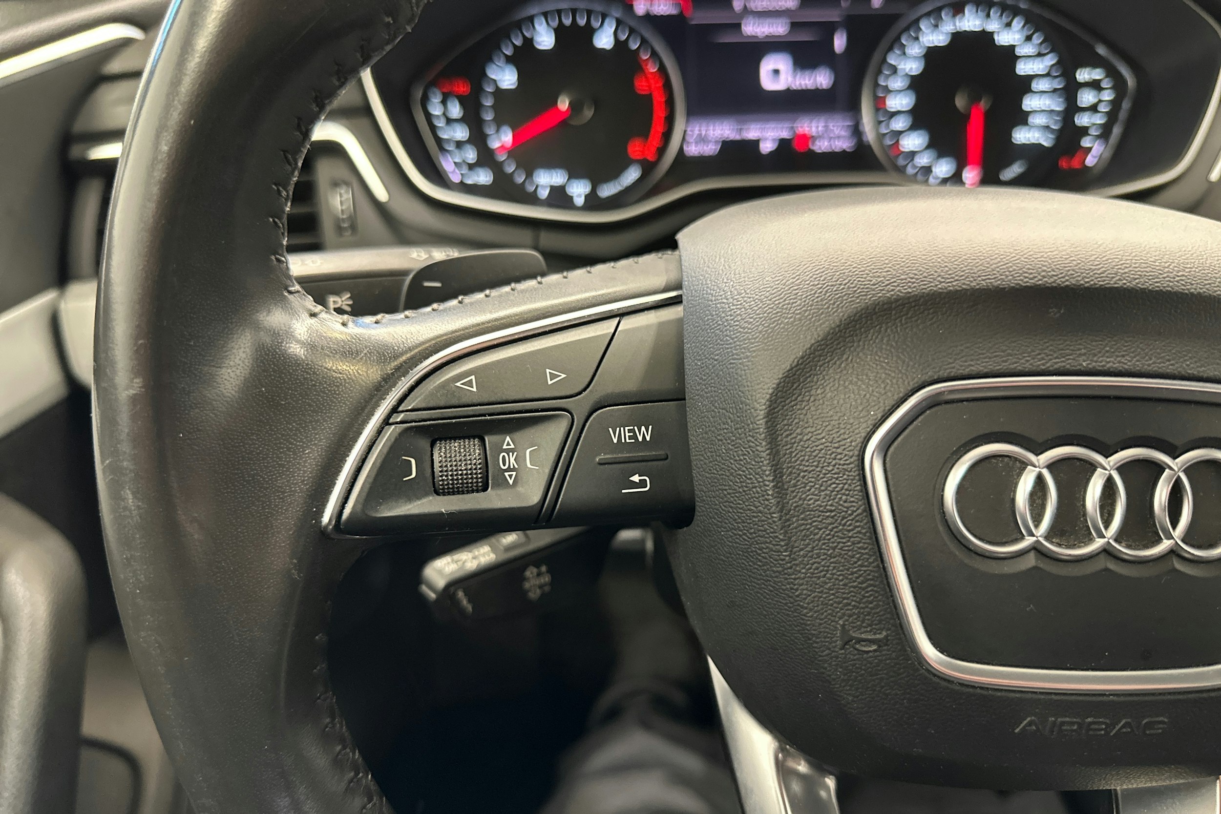 Valkoinen Audi A4 allroad quattro 2018 kuva 14.