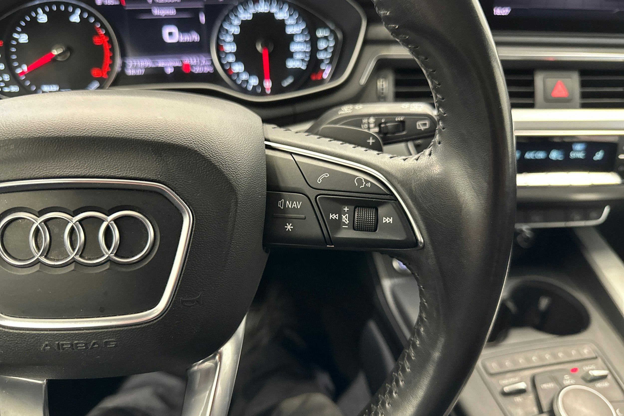 Valkoinen Audi A4 allroad quattro 2018 kuva 15.