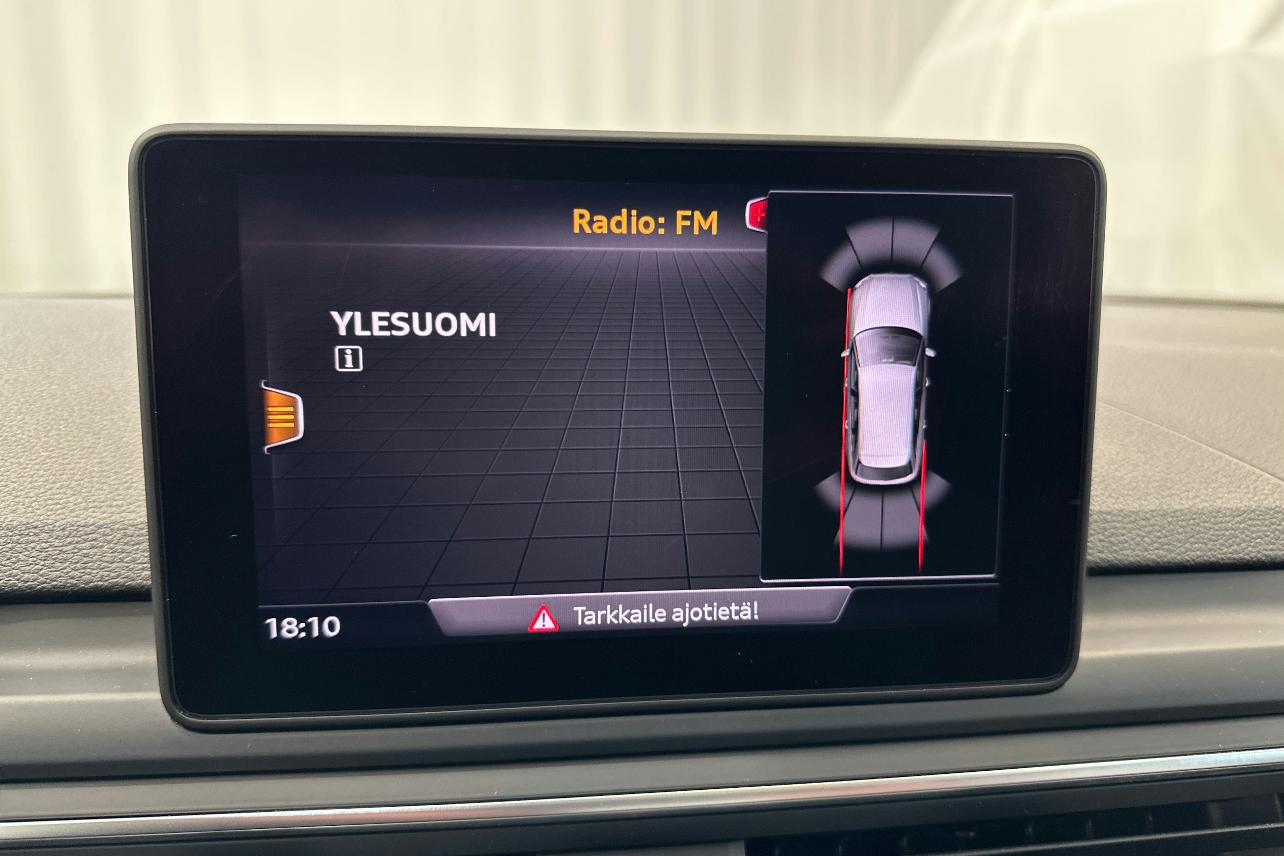 Valkoinen Audi A4 allroad quattro 2018 kuva 17.