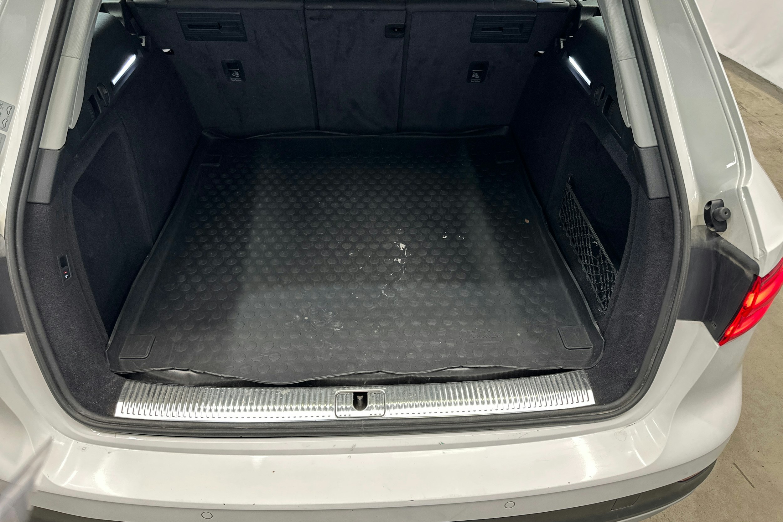 Valkoinen Audi A4 allroad quattro 2018 kuva 20.