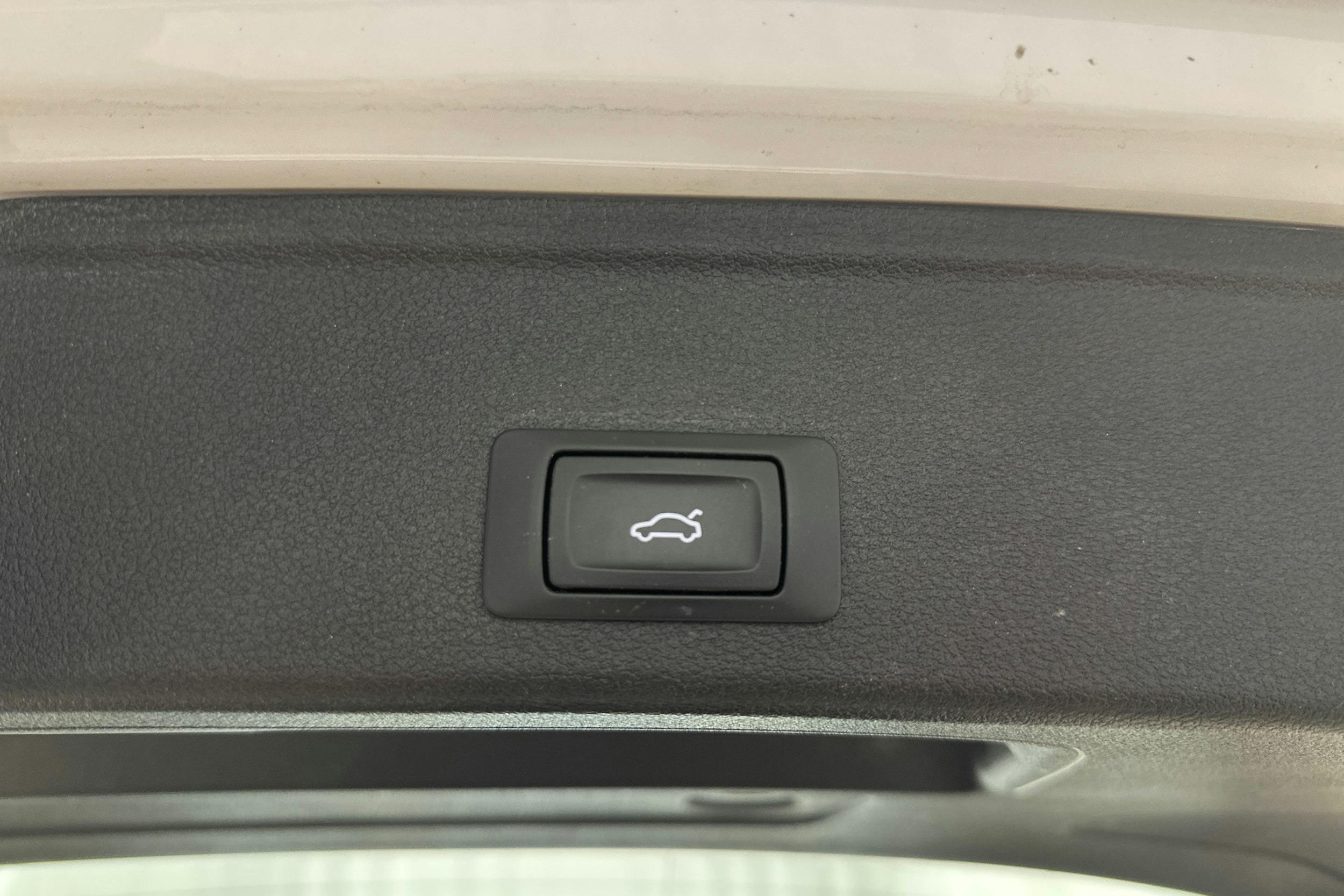 Valkoinen Audi A4 allroad quattro 2018 kuva 22.